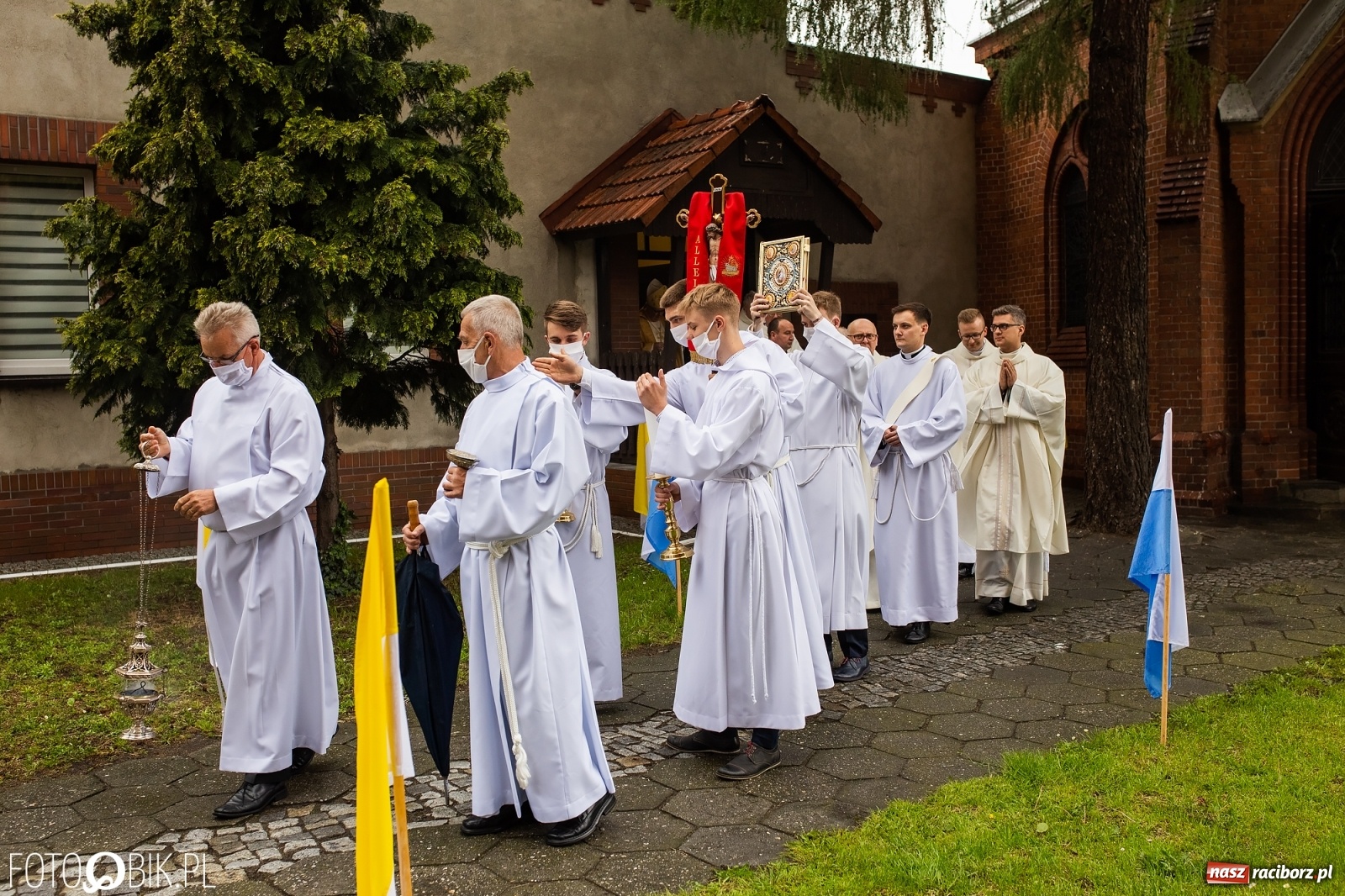Zdjęcie w galerii na portalu naszraciborz.pl: Racibórz ma nowego kapłana. Święcenia ks. Marcina Jaśkowskiego na Ostrogu [FOTO] wiadomości z regionu