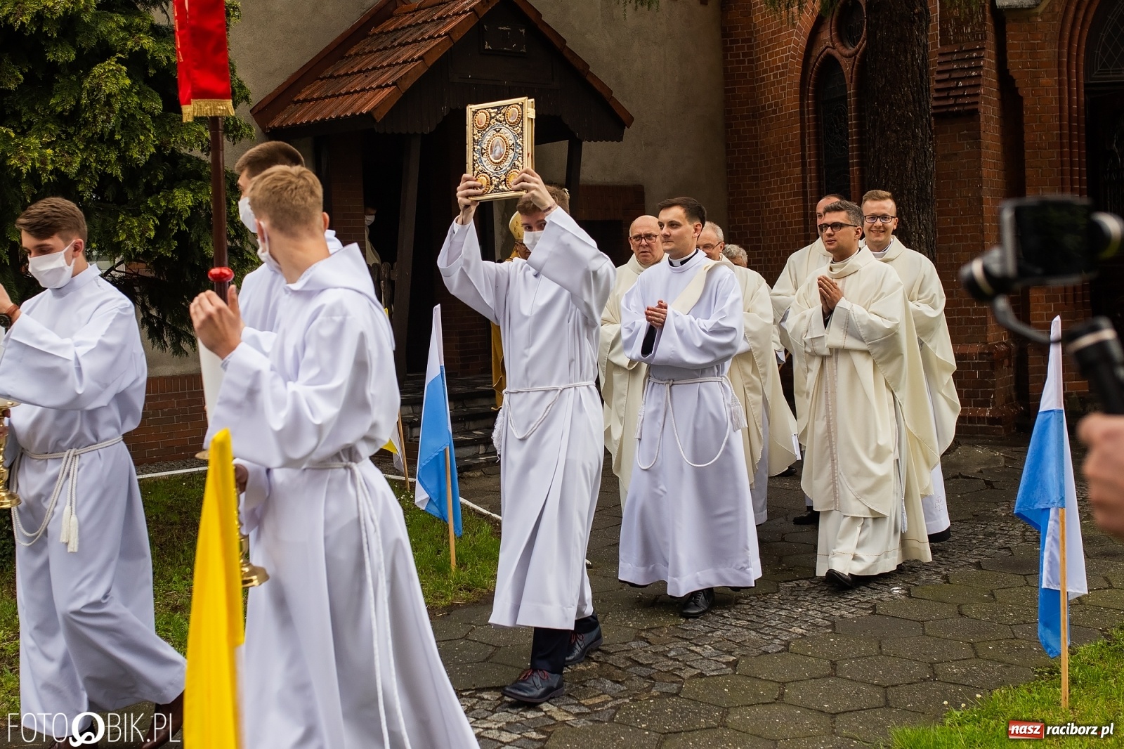 Zdjęcie w galerii na portalu naszraciborz.pl: Racibórz ma nowego kapłana. Święcenia ks. Marcina Jaśkowskiego na Ostrogu [FOTO] wiadomości z regionu