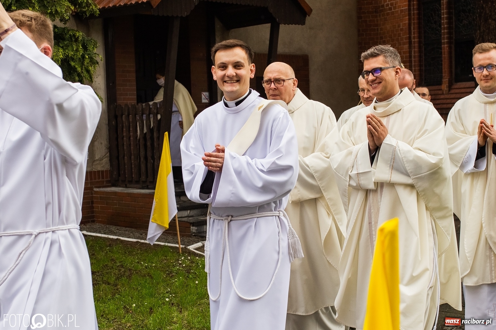 Zdjęcie w galerii na portalu naszraciborz.pl: Racibórz ma nowego kapłana. Święcenia ks. Marcina Jaśkowskiego na Ostrogu [FOTO] wiadomości z regionu
