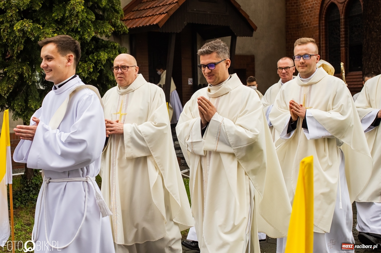 Zdjęcie w galerii na portalu naszraciborz.pl: Racibórz ma nowego kapłana. Święcenia ks. Marcina Jaśkowskiego na Ostrogu [FOTO] wiadomości z regionu
