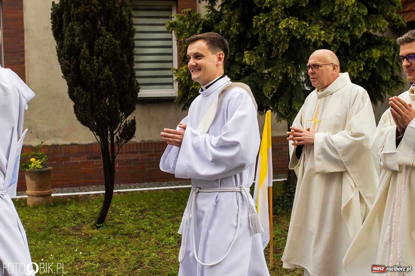 Zdjęcie w galerii na portalu naszraciborz.pl: Racibórz ma nowego kapłana. Święcenia ks. Marcina Jaśkowskiego na Ostrogu [FOTO] wiadomości z regionu