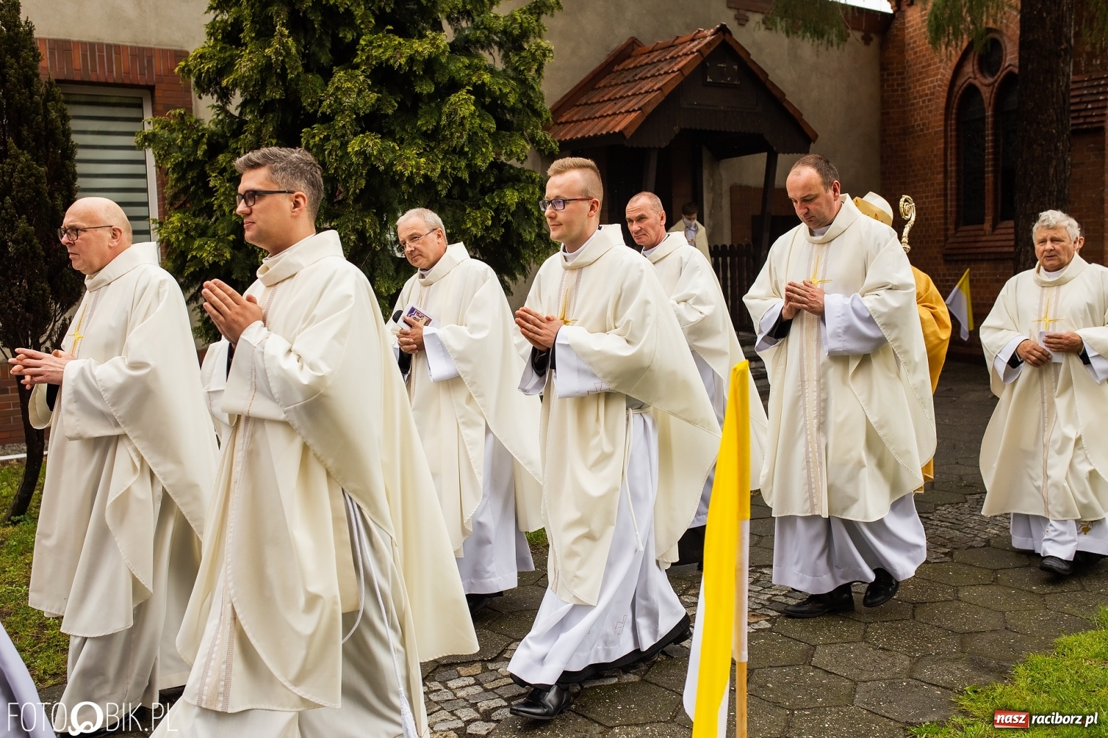 Zdjęcie w galerii na portalu naszraciborz.pl: Racibórz ma nowego kapłana. Święcenia ks. Marcina Jaśkowskiego na Ostrogu [FOTO] wiadomości z regionu
