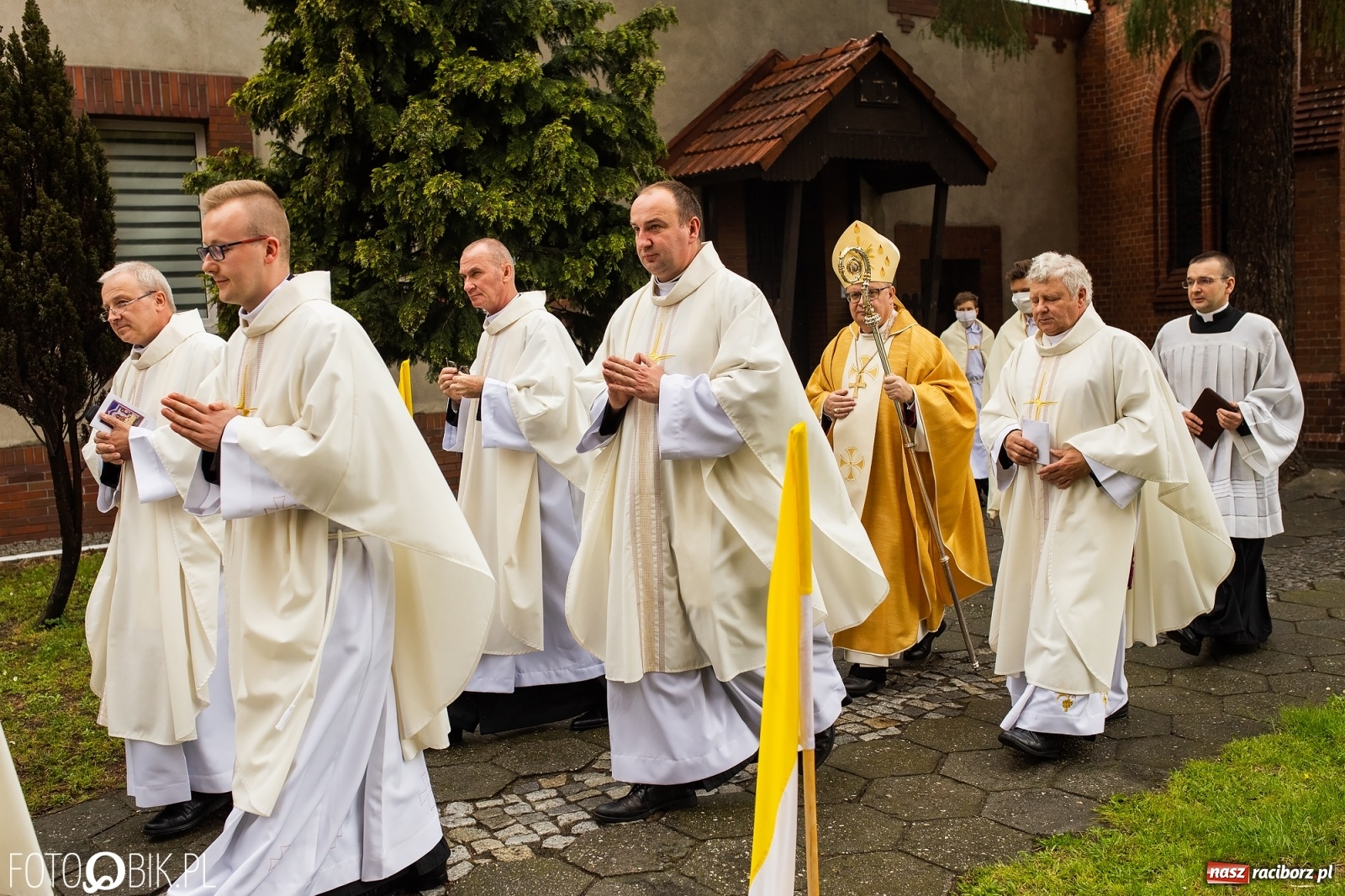 Zdjęcie w galerii na portalu naszraciborz.pl: Racibórz ma nowego kapłana. Święcenia ks. Marcina Jaśkowskiego na Ostrogu [FOTO] wiadomości z regionu