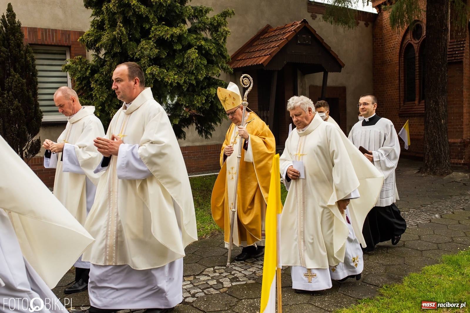 Zdjęcie w galerii na portalu naszraciborz.pl: Racibórz ma nowego kapłana. Święcenia ks. Marcina Jaśkowskiego na Ostrogu [FOTO] wiadomości z regionu
