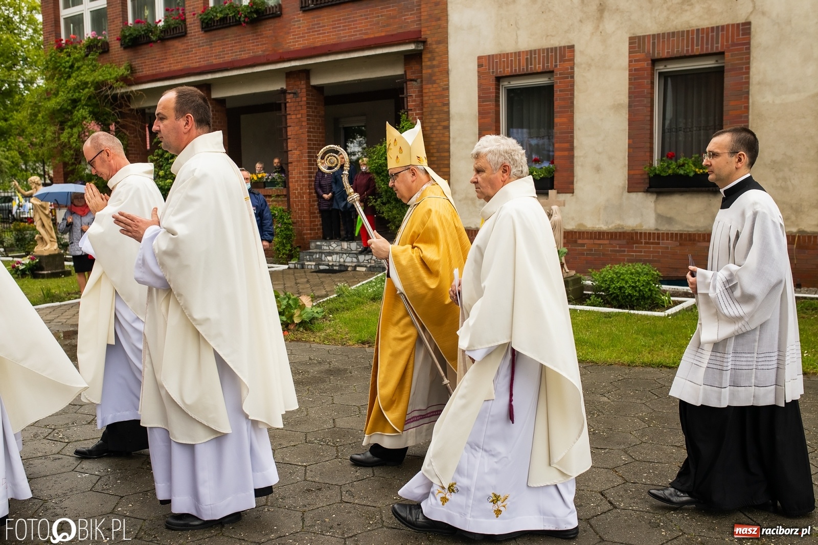 Zdjęcie w galerii na portalu naszraciborz.pl: Racibórz ma nowego kapłana. Święcenia ks. Marcina Jaśkowskiego na Ostrogu [FOTO] wiadomości z regionu