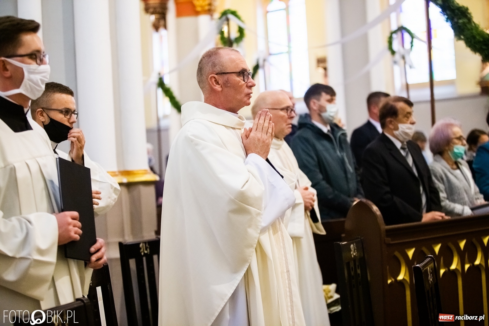 Zdjęcie w galerii na portalu naszraciborz.pl: Racibórz ma nowego kapłana. Święcenia ks. Marcina Jaśkowskiego na Ostrogu [FOTO] wiadomości z regionu