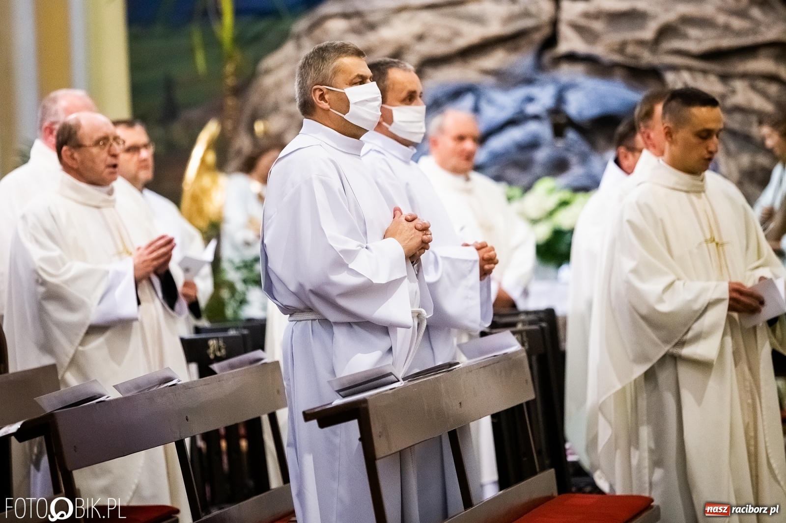 Zdjęcie w galerii na portalu naszraciborz.pl: Racibórz ma nowego kapłana. Święcenia ks. Marcina Jaśkowskiego na Ostrogu [FOTO] wiadomości z regionu