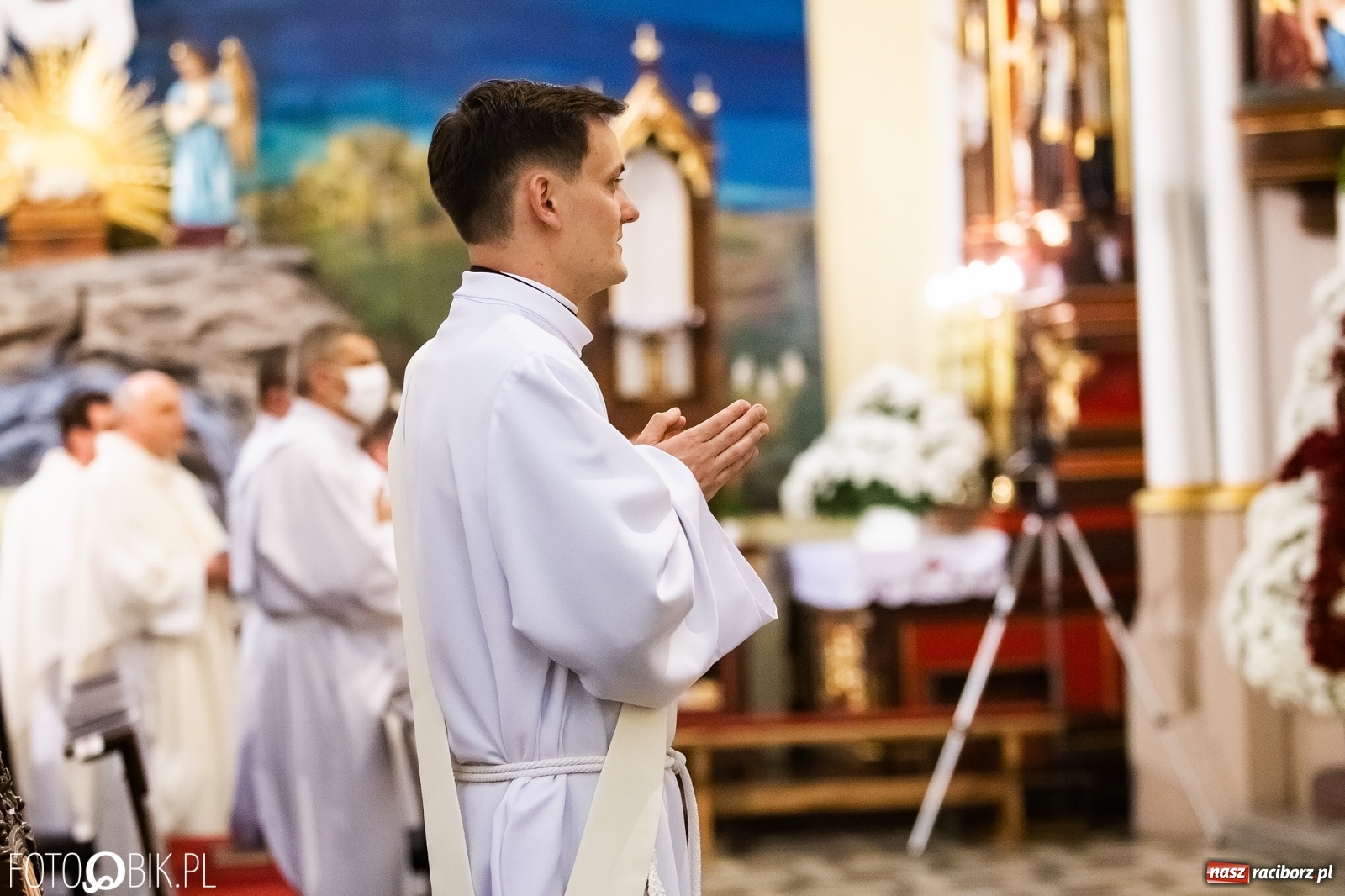 Zdjęcie w galerii na portalu naszraciborz.pl: Racibórz ma nowego kapłana. Święcenia ks. Marcina Jaśkowskiego na Ostrogu [FOTO] wiadomości z regionu