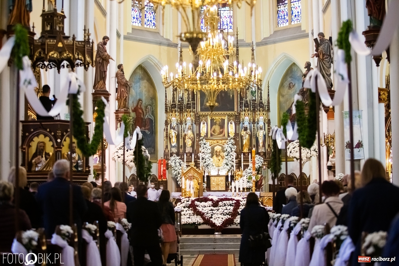 Zdjęcie w galerii na portalu naszraciborz.pl: Racibórz ma nowego kapłana. Święcenia ks. Marcina Jaśkowskiego na Ostrogu [FOTO] wiadomości z regionu