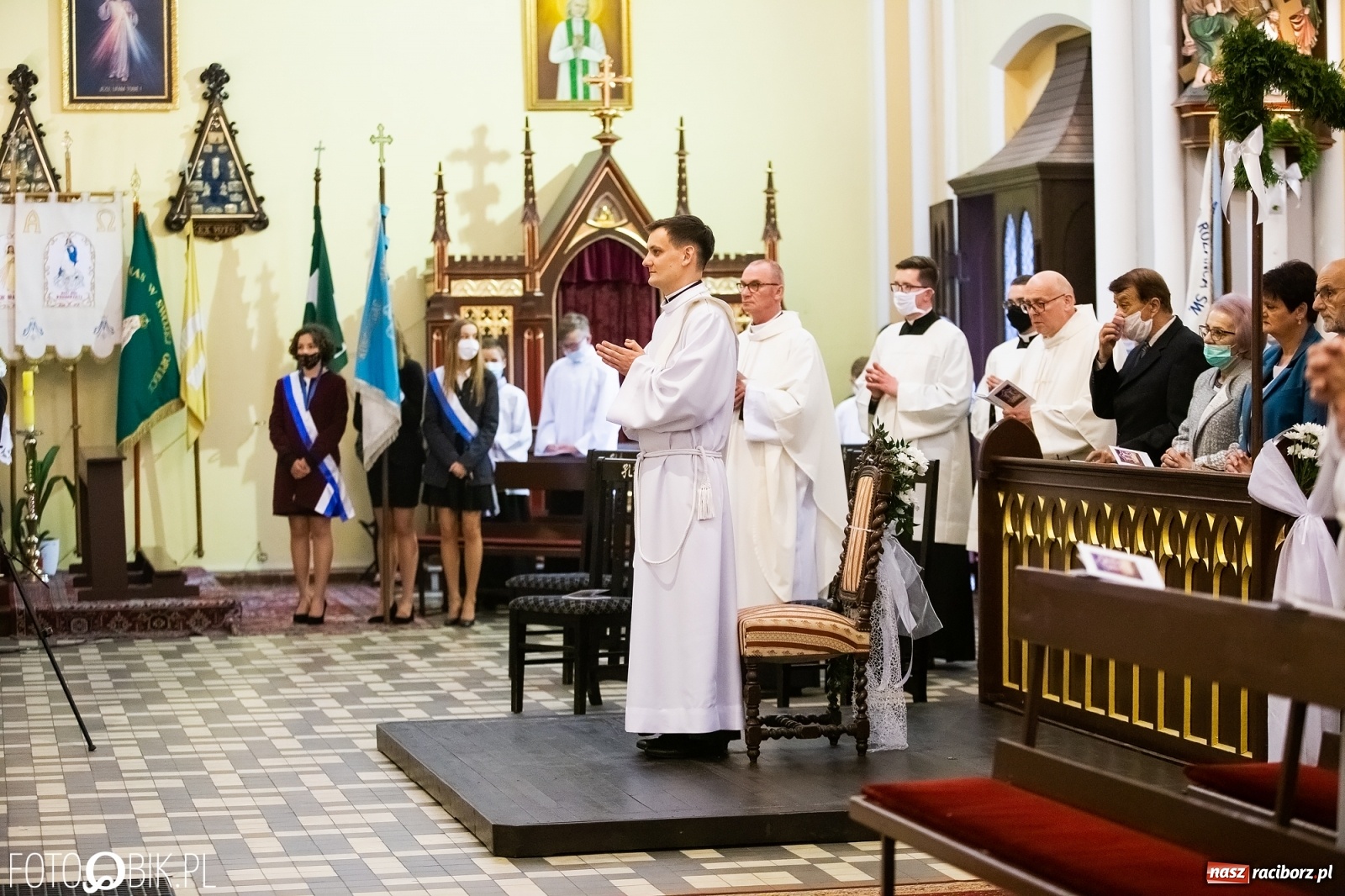 Zdjęcie w galerii na portalu naszraciborz.pl: Racibórz ma nowego kapłana. Święcenia ks. Marcina Jaśkowskiego na Ostrogu [FOTO] wiadomości z regionu