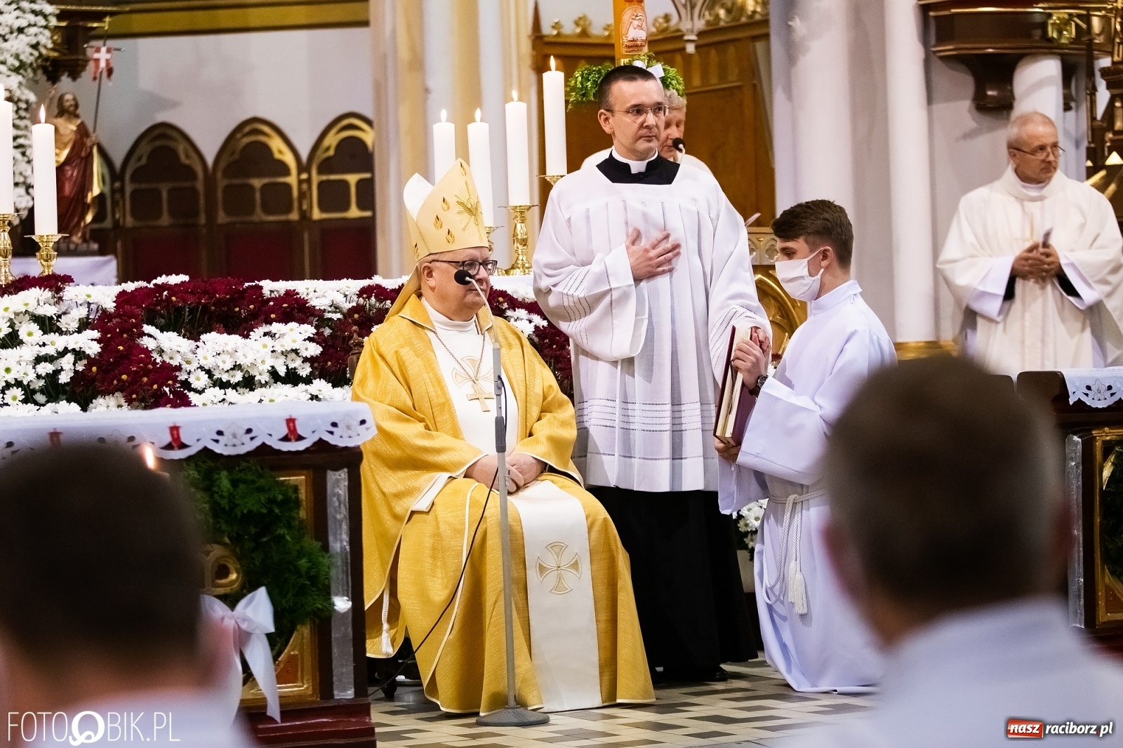 Zdjęcie w galerii na portalu naszraciborz.pl: Racibórz ma nowego kapłana. Święcenia ks. Marcina Jaśkowskiego na Ostrogu [FOTO] wiadomości z regionu