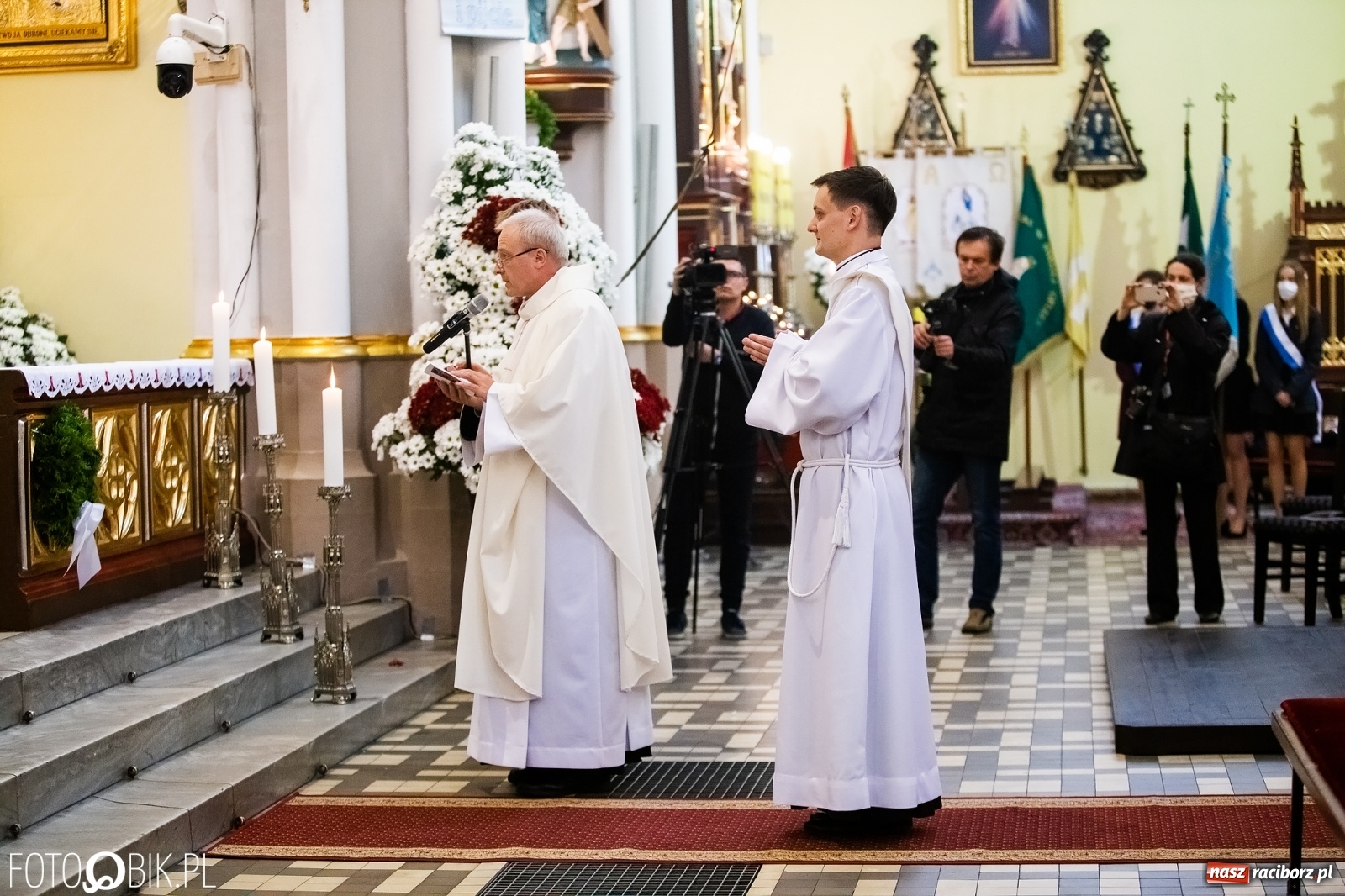 Zdjęcie w galerii na portalu naszraciborz.pl: Racibórz ma nowego kapłana. Święcenia ks. Marcina Jaśkowskiego na Ostrogu [FOTO] wiadomości z regionu