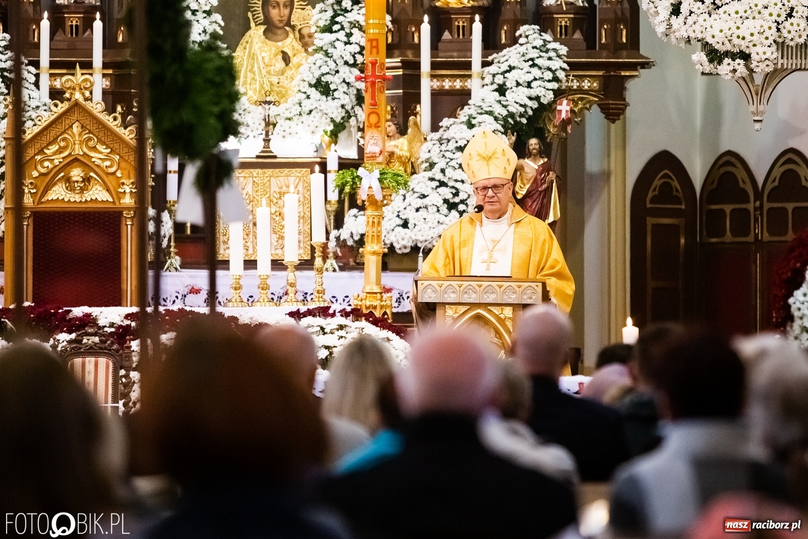 Zdjęcie w galerii na portalu naszraciborz.pl: Racibórz ma nowego kapłana. Święcenia ks. Marcina Jaśkowskiego na Ostrogu [FOTO] wiadomości z regionu
