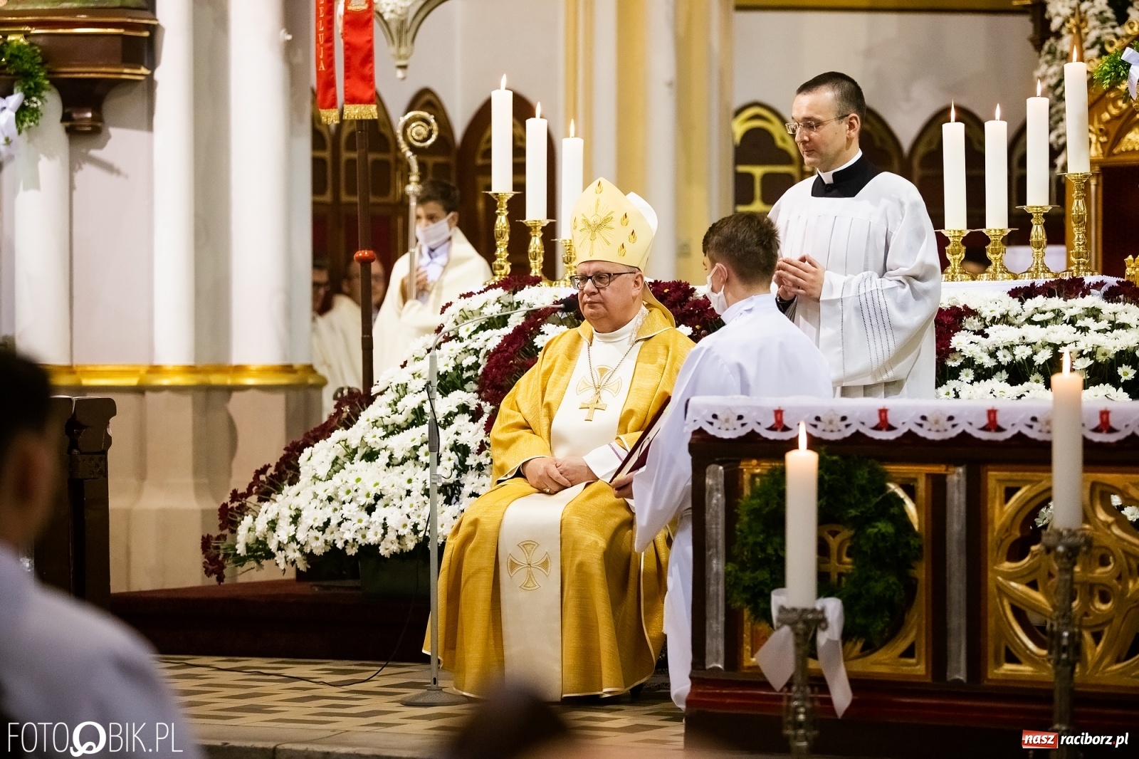 Zdjęcie w galerii na portalu naszraciborz.pl: Racibórz ma nowego kapłana. Święcenia ks. Marcina Jaśkowskiego na Ostrogu [FOTO] wiadomości z regionu