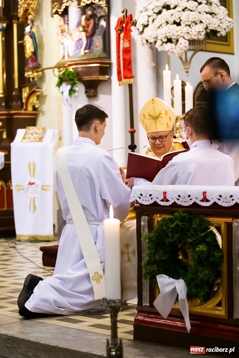 Zdjęcie w galerii na portalu naszraciborz.pl: Racibórz ma nowego kapłana. Święcenia ks. Marcina Jaśkowskiego na Ostrogu [FOTO] wiadomości z regionu