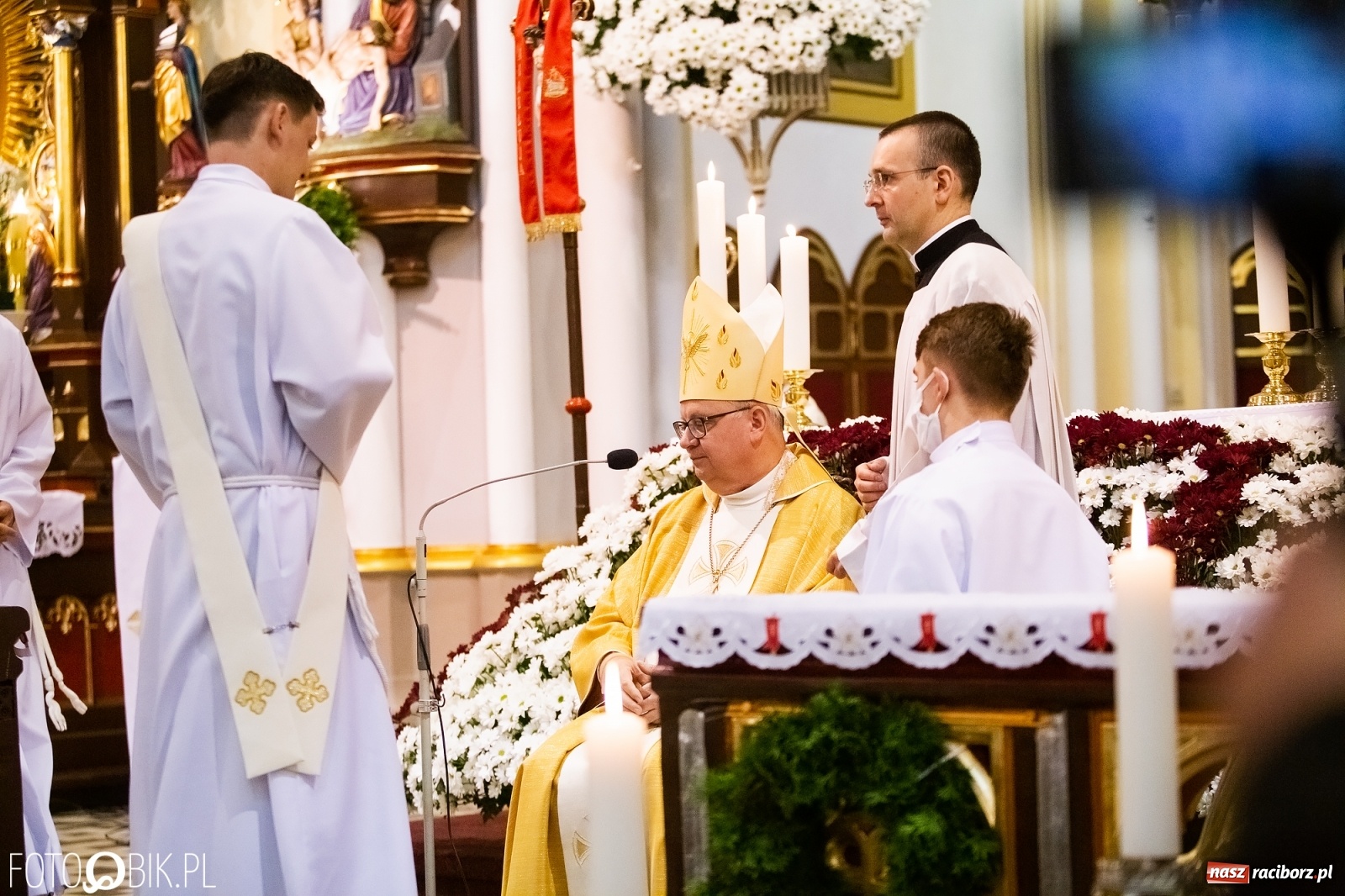Zdjęcie w galerii na portalu naszraciborz.pl: Racibórz ma nowego kapłana. Święcenia ks. Marcina Jaśkowskiego na Ostrogu [FOTO] wiadomości z regionu