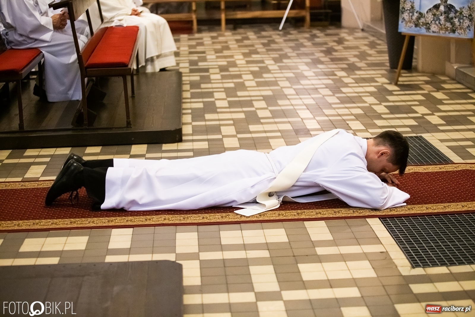 Zdjęcie w galerii na portalu naszraciborz.pl: Racibórz ma nowego kapłana. Święcenia ks. Marcina Jaśkowskiego na Ostrogu [FOTO] wiadomości z regionu