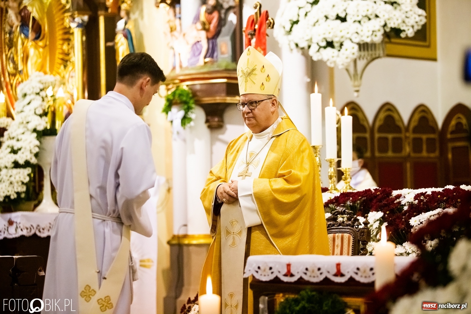 Zdjęcie w galerii na portalu naszraciborz.pl: Racibórz ma nowego kapłana. Święcenia ks. Marcina Jaśkowskiego na Ostrogu [FOTO] wiadomości z regionu