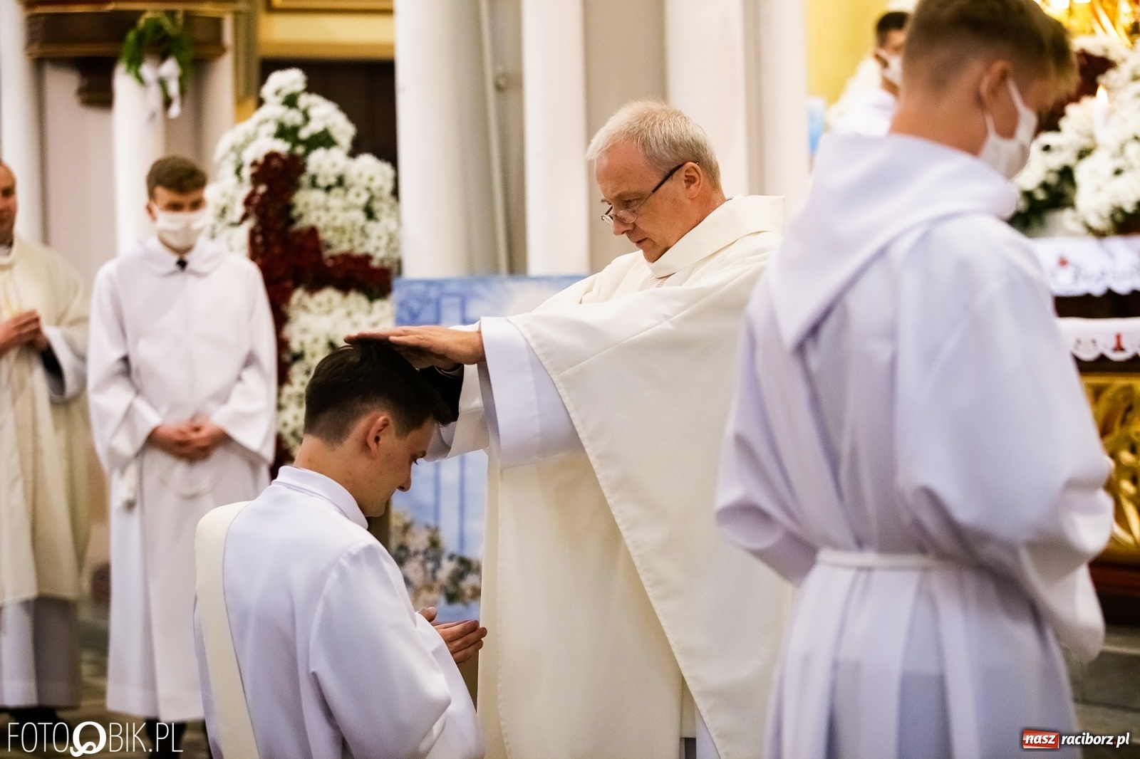 Zdjęcie w galerii na portalu naszraciborz.pl: Racibórz ma nowego kapłana. Święcenia ks. Marcina Jaśkowskiego na Ostrogu [FOTO] wiadomości z regionu