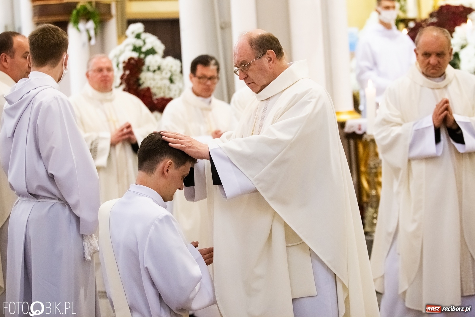 Zdjęcie w galerii na portalu naszraciborz.pl: Racibórz ma nowego kapłana. Święcenia ks. Marcina Jaśkowskiego na Ostrogu [FOTO] wiadomości z regionu
