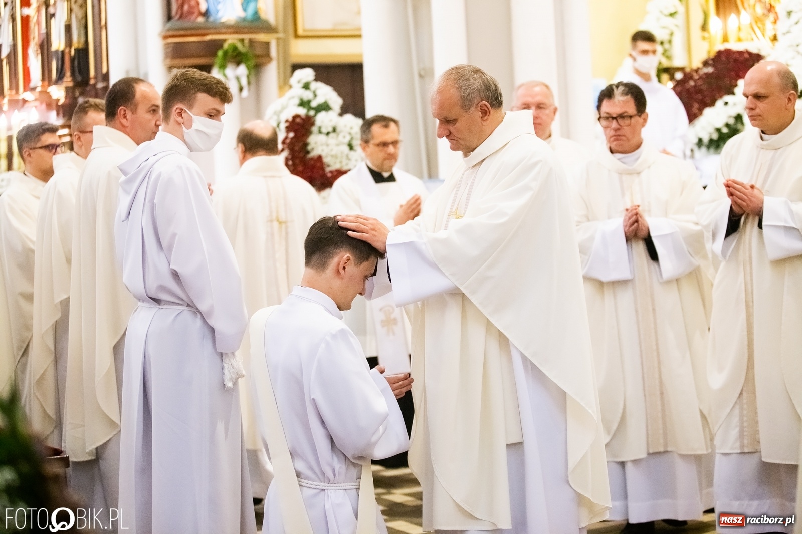 Zdjęcie w galerii na portalu naszraciborz.pl: Racibórz ma nowego kapłana. Święcenia ks. Marcina Jaśkowskiego na Ostrogu [FOTO] wiadomości z regionu