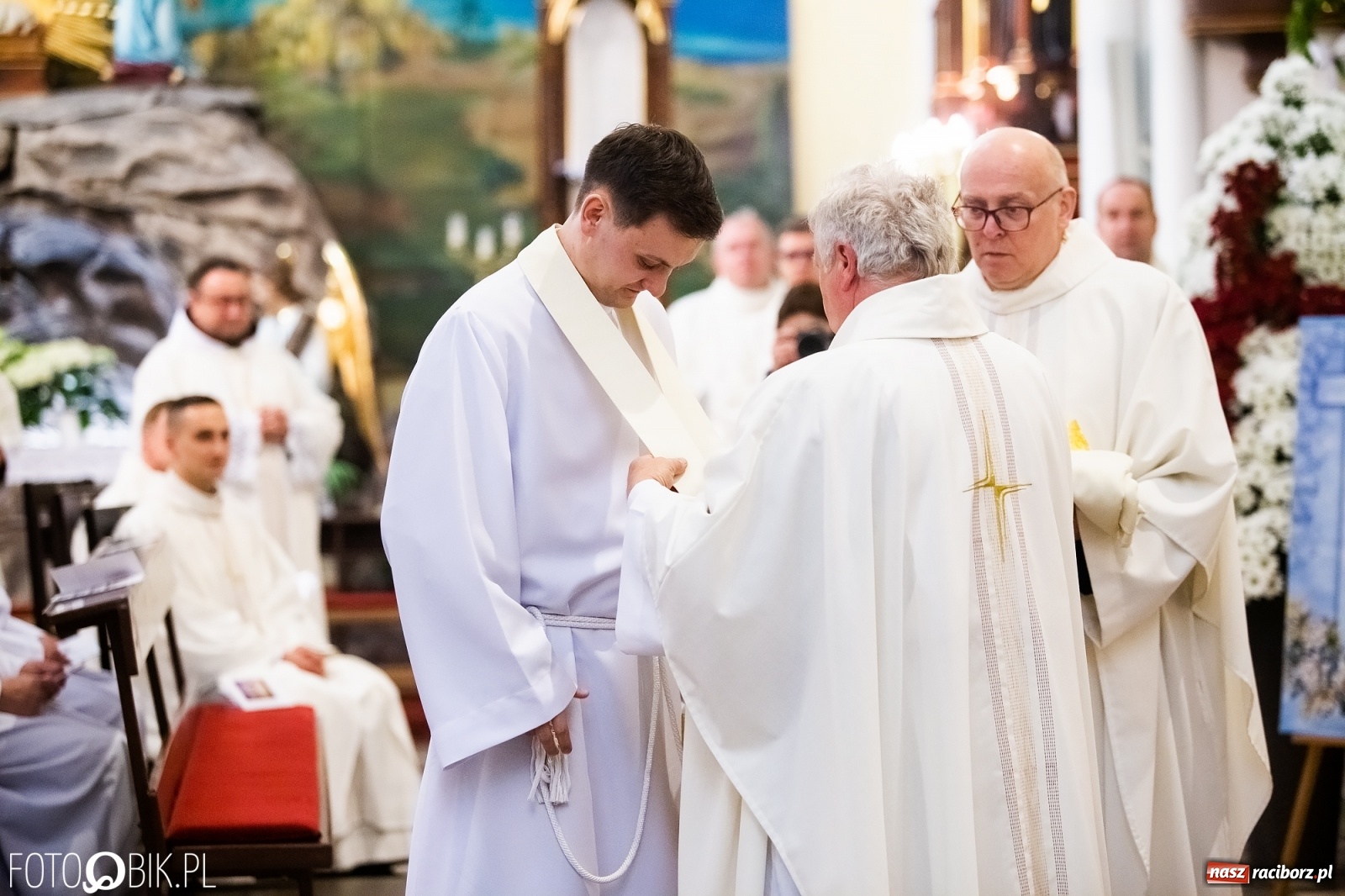 Zdjęcie w galerii na portalu naszraciborz.pl: Racibórz ma nowego kapłana. Święcenia ks. Marcina Jaśkowskiego na Ostrogu [FOTO] wiadomości z regionu