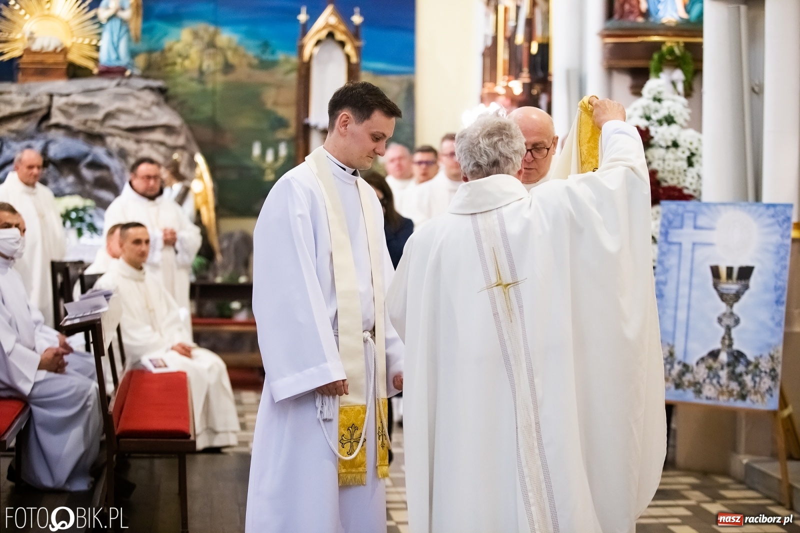 Zdjęcie w galerii na portalu naszraciborz.pl: Racibórz ma nowego kapłana. Święcenia ks. Marcina Jaśkowskiego na Ostrogu [FOTO] wiadomości z regionu
