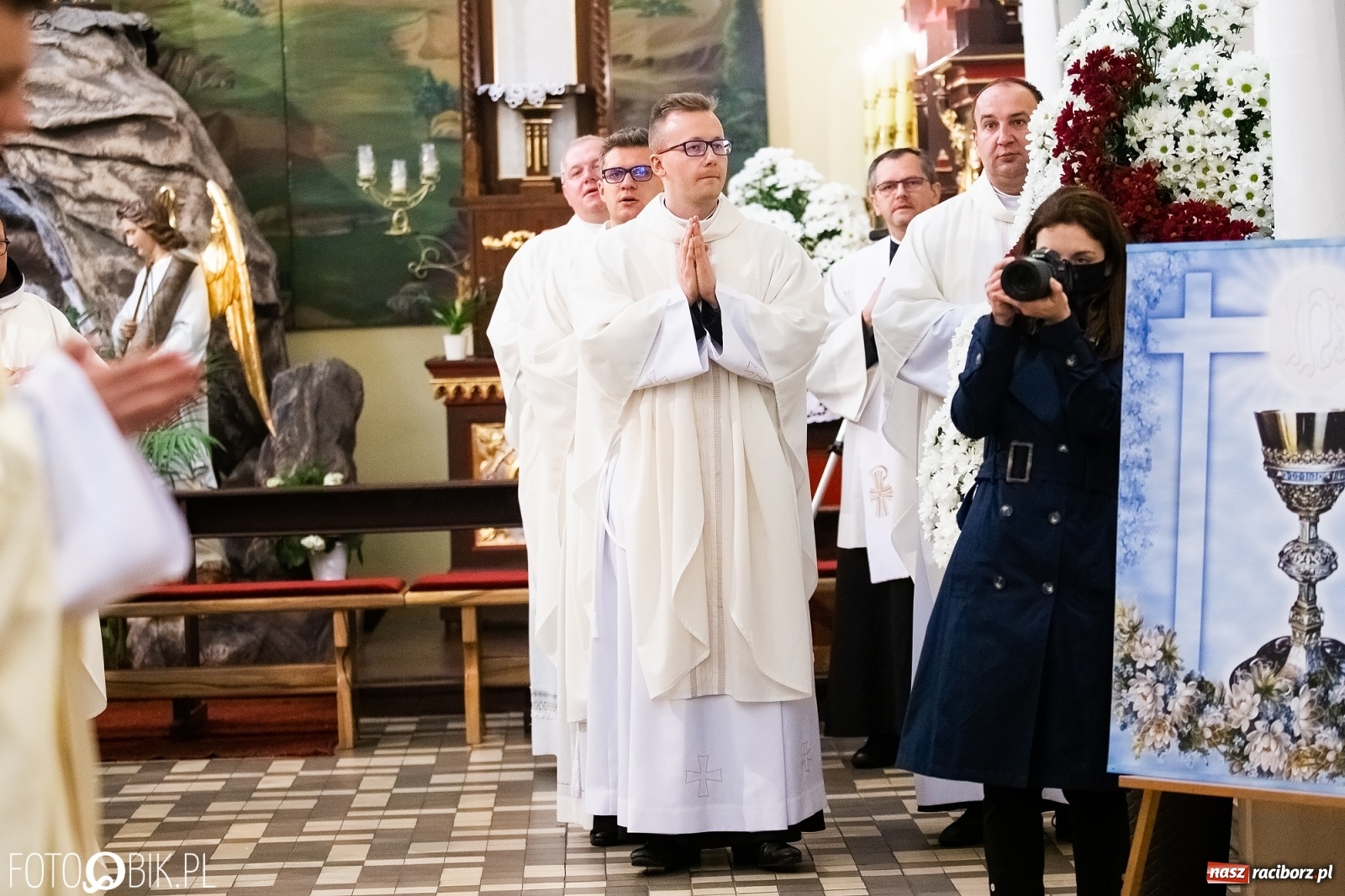 Zdjęcie w galerii na portalu naszraciborz.pl: Racibórz ma nowego kapłana. Święcenia ks. Marcina Jaśkowskiego na Ostrogu [FOTO] wiadomości z regionu