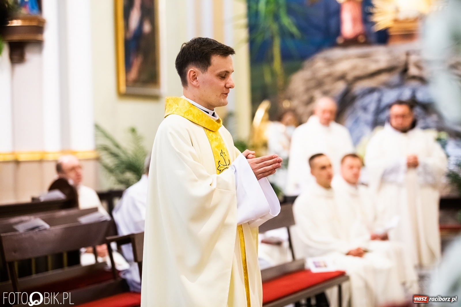 Zdjęcie w galerii na portalu naszraciborz.pl: Racibórz ma nowego kapłana. Święcenia ks. Marcina Jaśkowskiego na Ostrogu [FOTO] wiadomości z regionu
