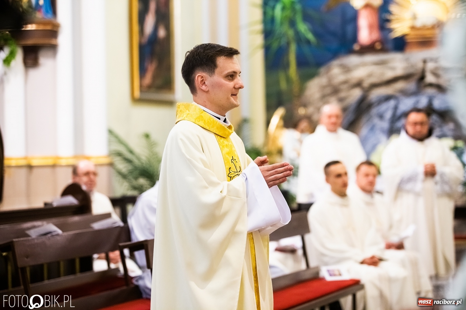 Zdjęcie w galerii na portalu naszraciborz.pl: Racibórz ma nowego kapłana. Święcenia ks. Marcina Jaśkowskiego na Ostrogu [FOTO] wiadomości z regionu