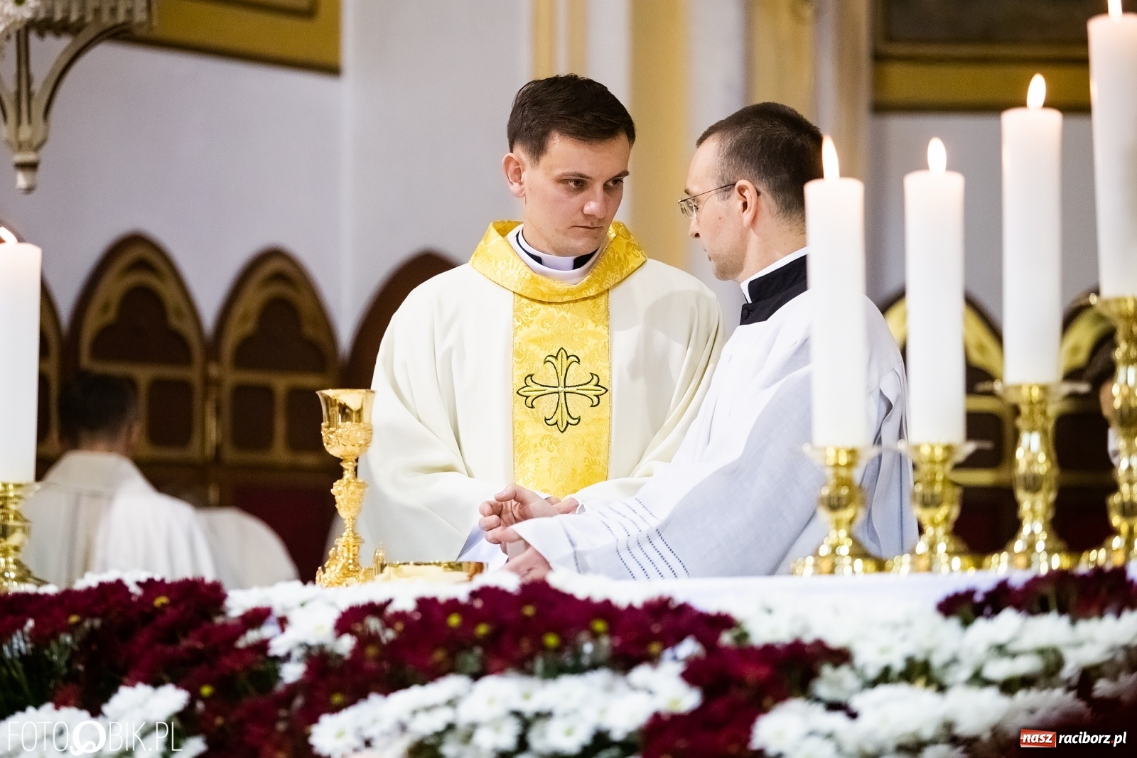 Zdjęcie w galerii na portalu naszraciborz.pl: Racibórz ma nowego kapłana. Święcenia ks. Marcina Jaśkowskiego na Ostrogu [FOTO] wiadomości z regionu