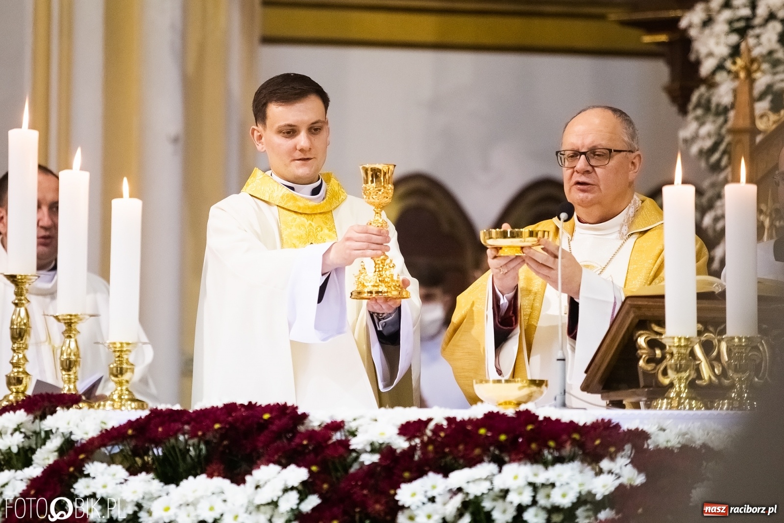 Zdjęcie w galerii na portalu naszraciborz.pl: Racibórz ma nowego kapłana. Święcenia ks. Marcina Jaśkowskiego na Ostrogu [FOTO] wiadomości z regionu