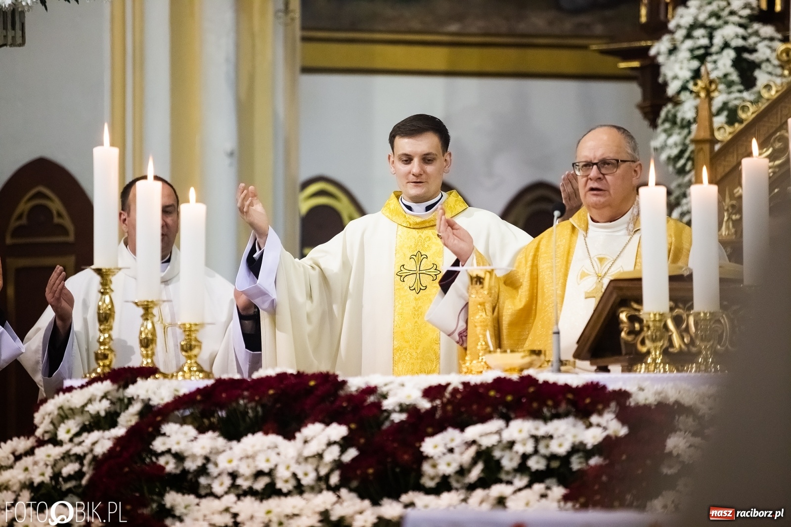 Zdjęcie w galerii na portalu naszraciborz.pl: Racibórz ma nowego kapłana. Święcenia ks. Marcina Jaśkowskiego na Ostrogu [FOTO] wiadomości z regionu
