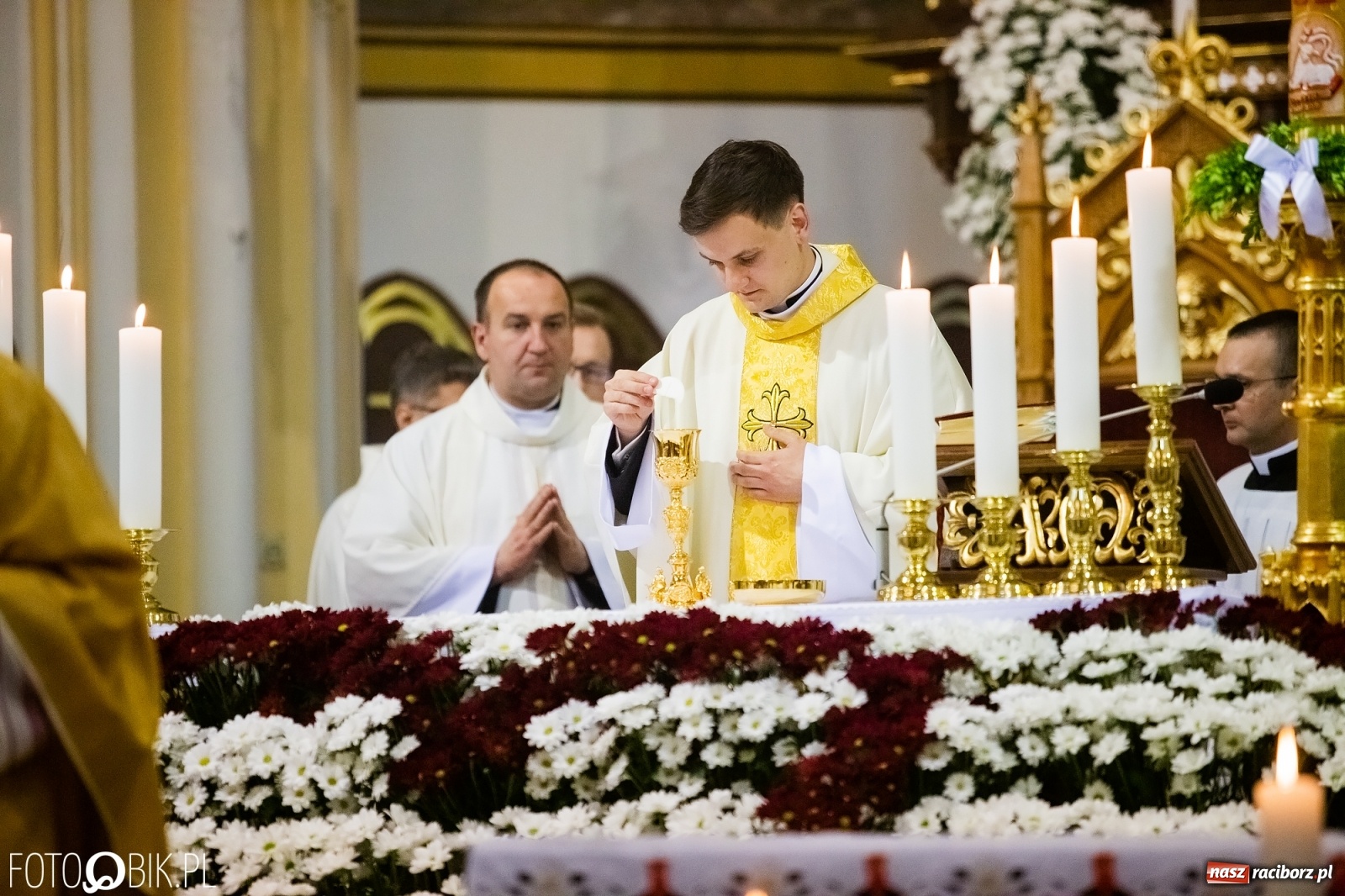 Zdjęcie w galerii na portalu naszraciborz.pl: Racibórz ma nowego kapłana. Święcenia ks. Marcina Jaśkowskiego na Ostrogu [FOTO] wiadomości z regionu