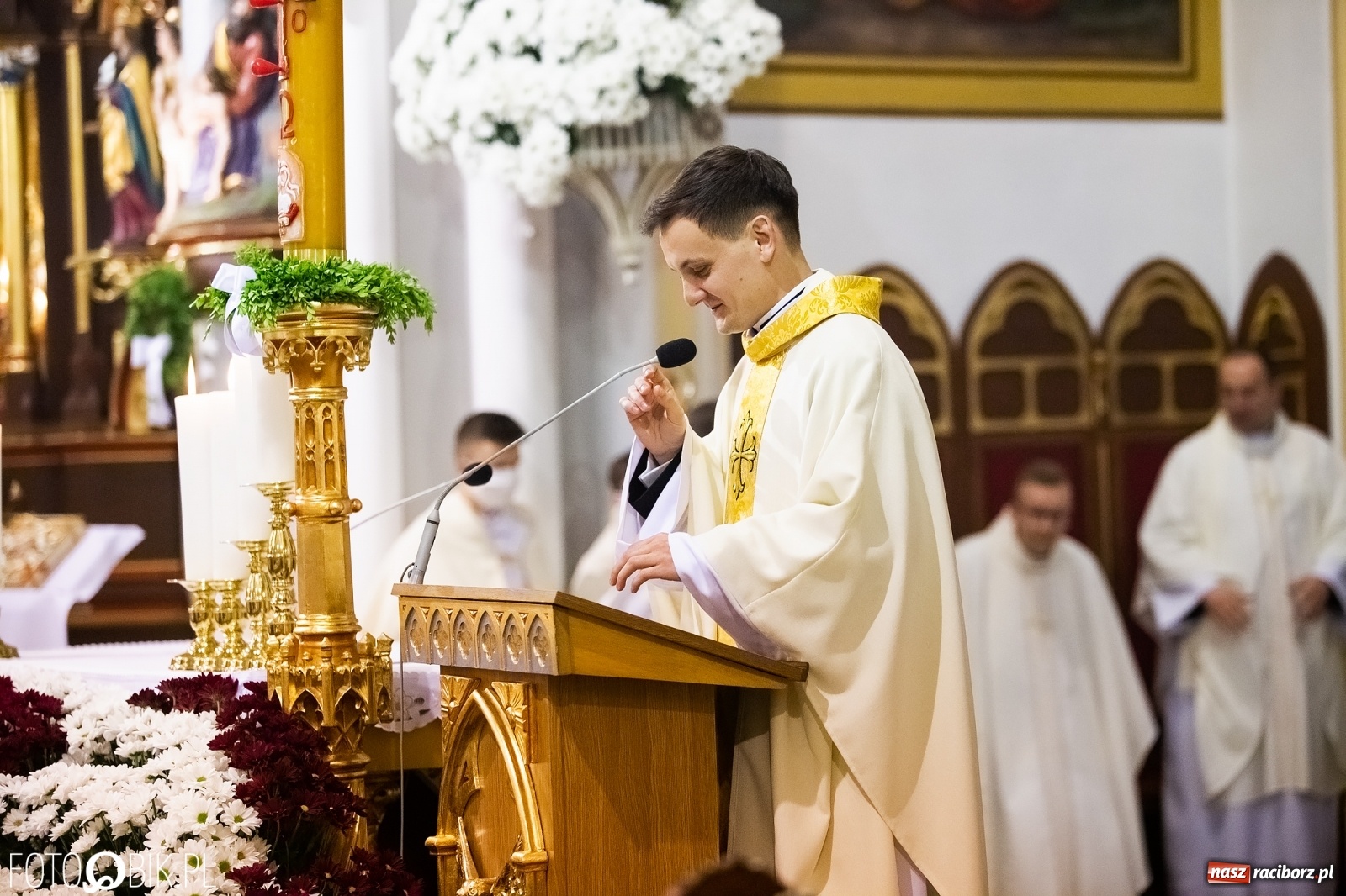 Zdjęcie w galerii na portalu naszraciborz.pl: Racibórz ma nowego kapłana. Święcenia ks. Marcina Jaśkowskiego na Ostrogu [FOTO] wiadomości z regionu