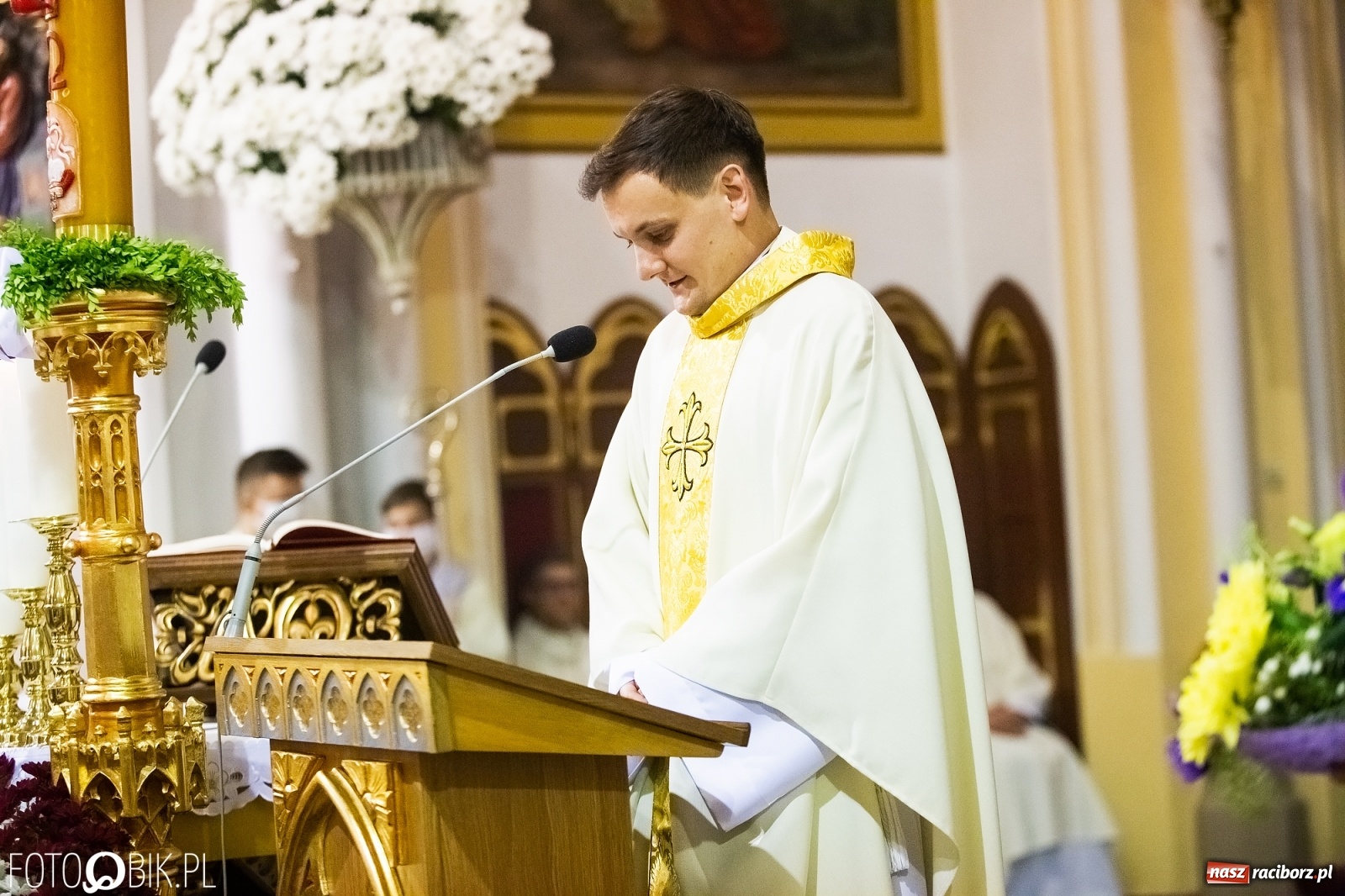 Zdjęcie w galerii na portalu naszraciborz.pl: Racibórz ma nowego kapłana. Święcenia ks. Marcina Jaśkowskiego na Ostrogu [FOTO] wiadomości z regionu