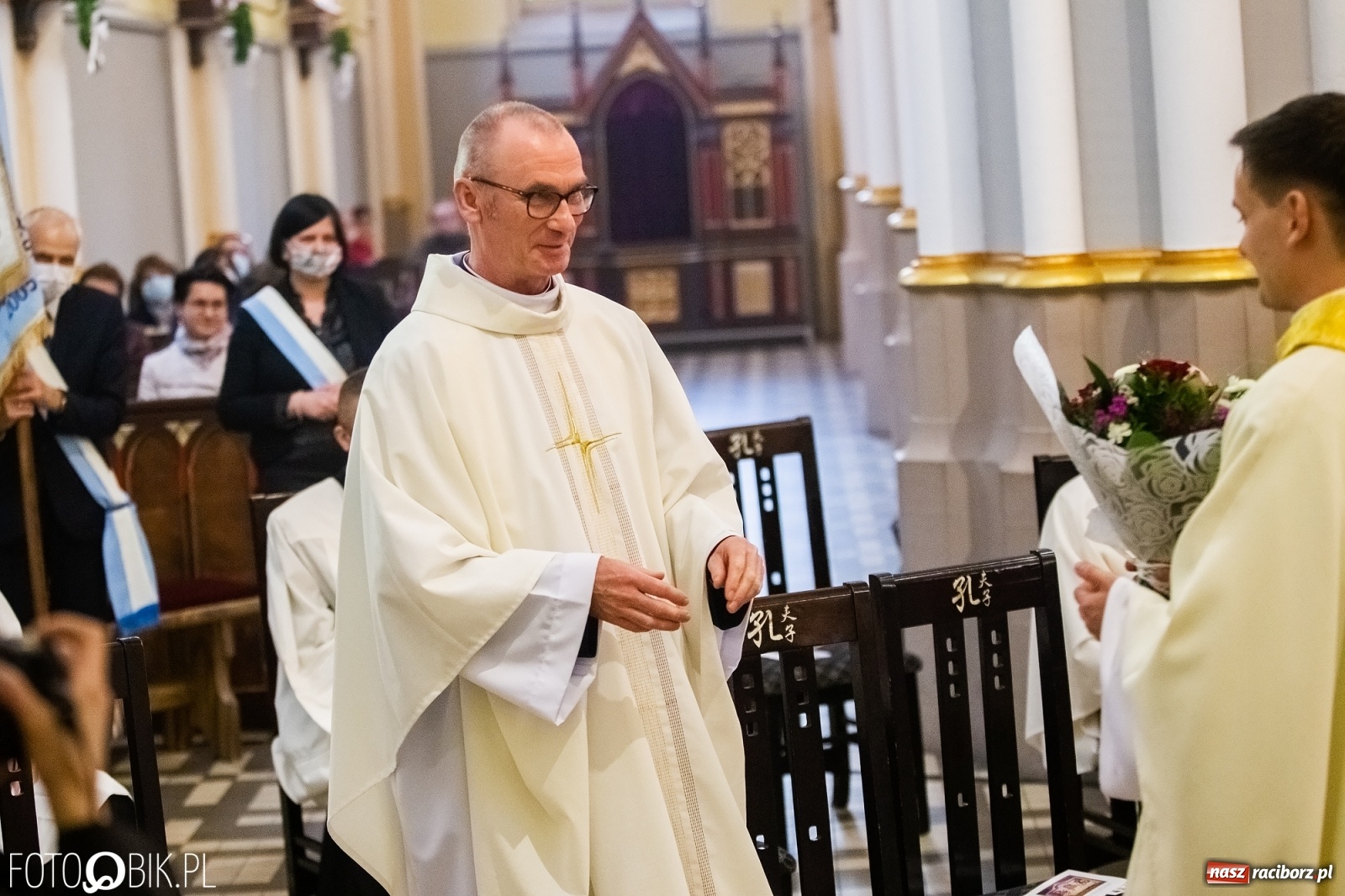 Zdjęcie w galerii na portalu naszraciborz.pl: Racibórz ma nowego kapłana. Święcenia ks. Marcina Jaśkowskiego na Ostrogu [FOTO] wiadomości z regionu