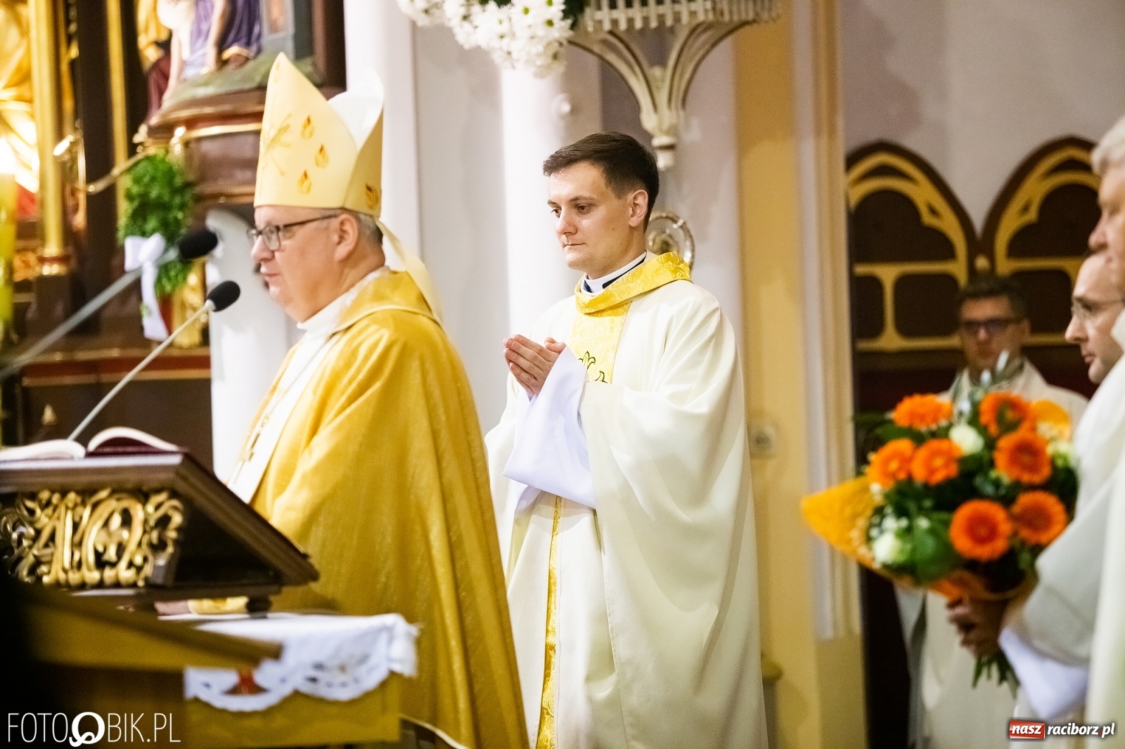 Zdjęcie w galerii na portalu naszraciborz.pl: Racibórz ma nowego kapłana. Święcenia ks. Marcina Jaśkowskiego na Ostrogu [FOTO] wiadomości z regionu