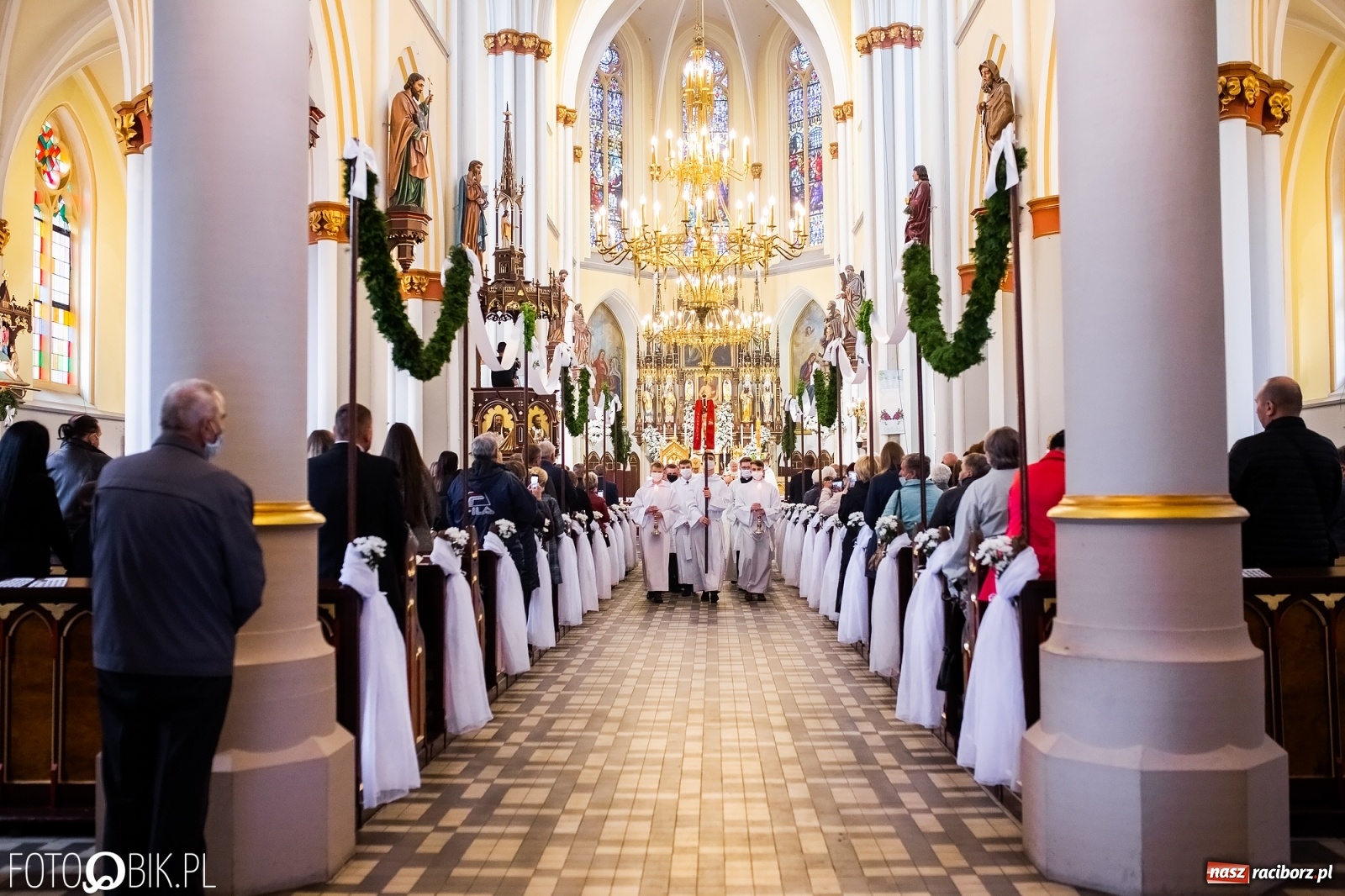Zdjęcie w galerii na portalu naszraciborz.pl: Racibórz ma nowego kapłana. Święcenia ks. Marcina Jaśkowskiego na Ostrogu [FOTO] wiadomości z regionu