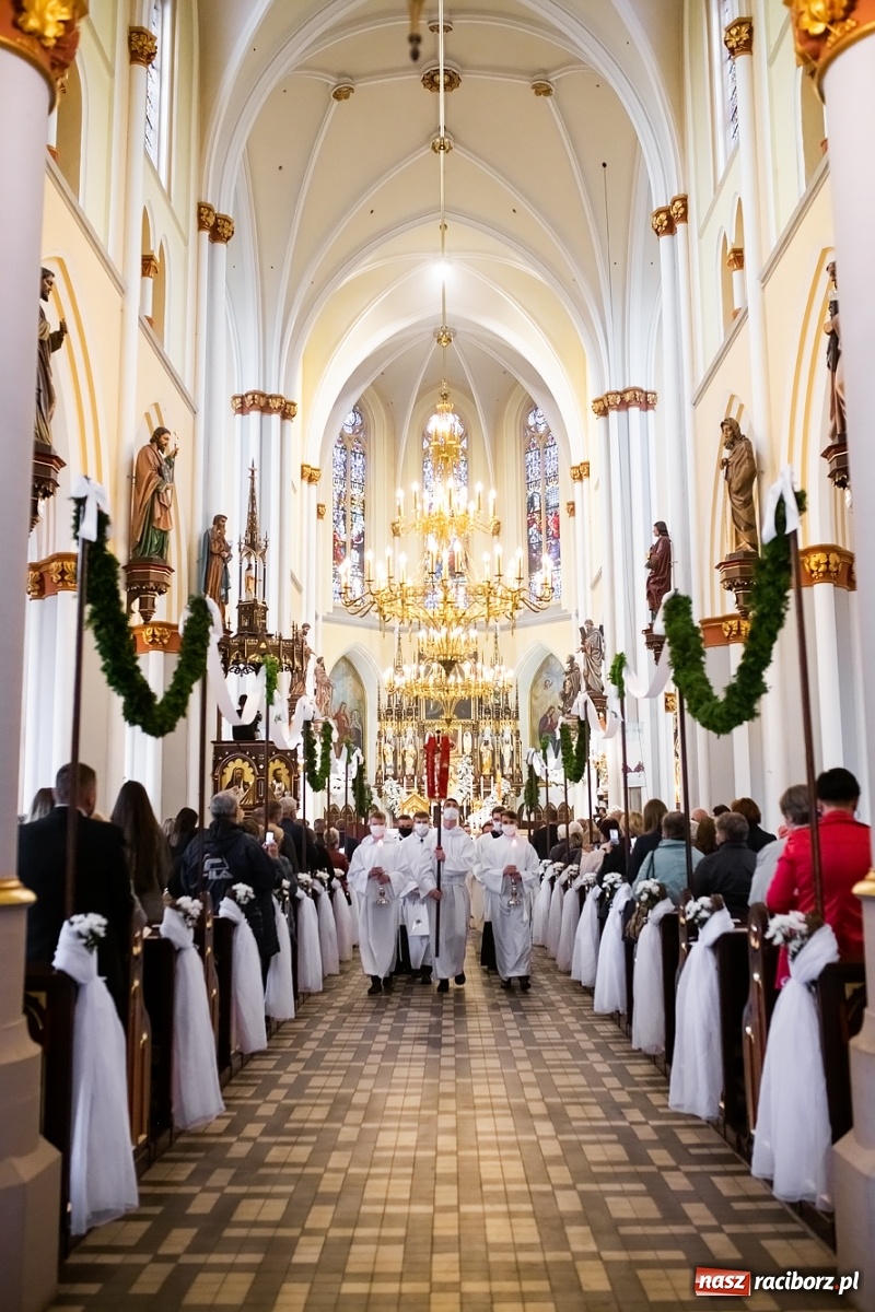Zdjęcie w galerii na portalu naszraciborz.pl: Racibórz ma nowego kapłana. Święcenia ks. Marcina Jaśkowskiego na Ostrogu [FOTO] wiadomości z regionu
