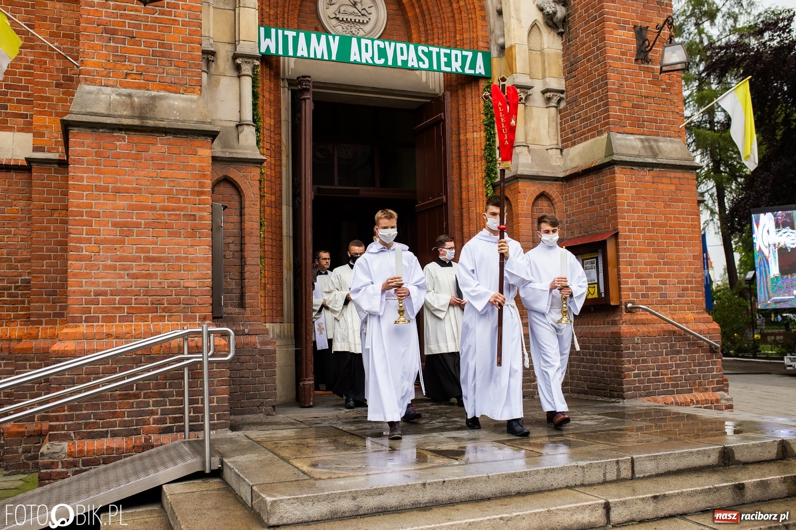 Zdjęcie w galerii na portalu naszraciborz.pl: Racibórz ma nowego kapłana. Święcenia ks. Marcina Jaśkowskiego na Ostrogu [FOTO] wiadomości z regionu