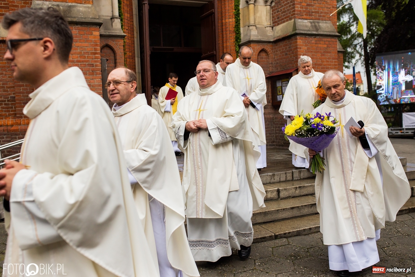 Zdjęcie w galerii na portalu naszraciborz.pl: Racibórz ma nowego kapłana. Święcenia ks. Marcina Jaśkowskiego na Ostrogu [FOTO] wiadomości z regionu