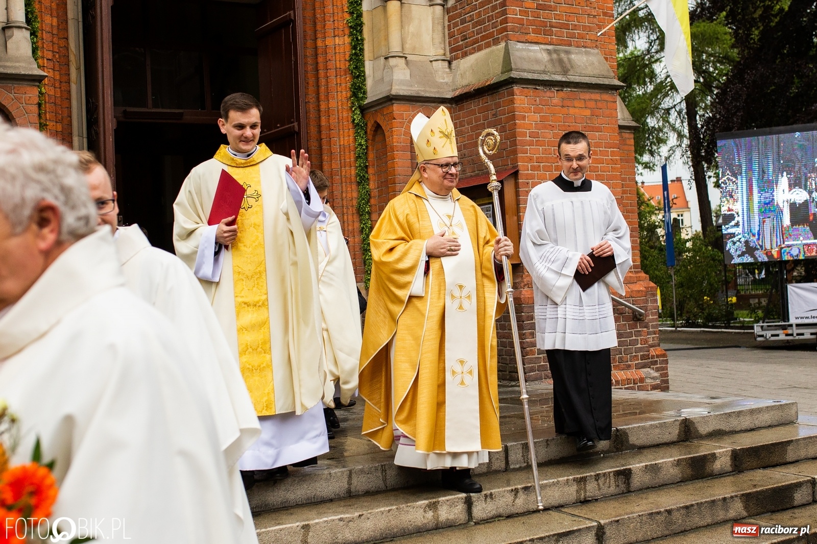 Zdjęcie w galerii na portalu naszraciborz.pl: Racibórz ma nowego kapłana. Święcenia ks. Marcina Jaśkowskiego na Ostrogu [FOTO] wiadomości z regionu