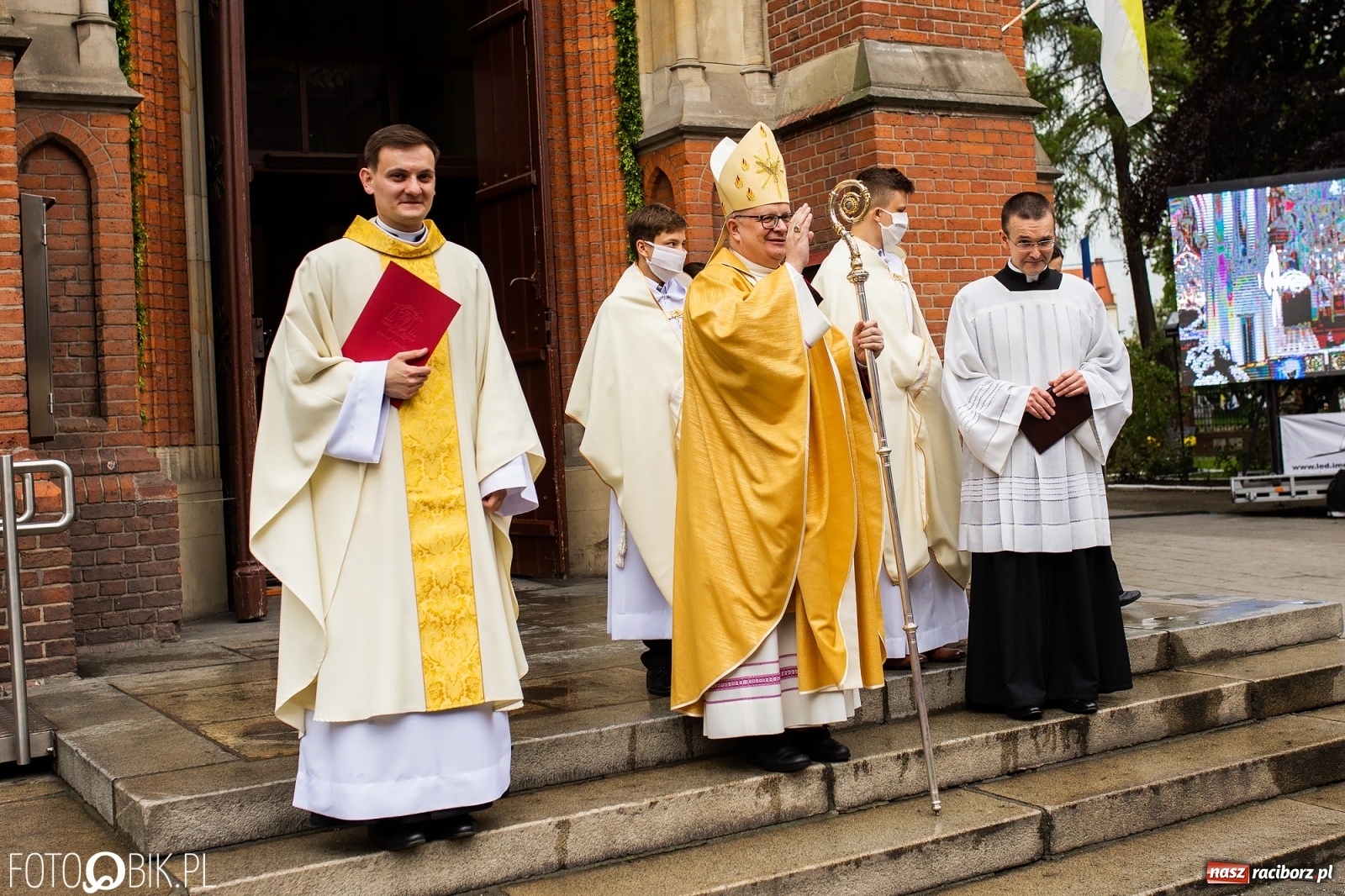 Zdjęcie w galerii na portalu naszraciborz.pl: Racibórz ma nowego kapłana. Święcenia ks. Marcina Jaśkowskiego na Ostrogu [FOTO] wiadomości z regionu