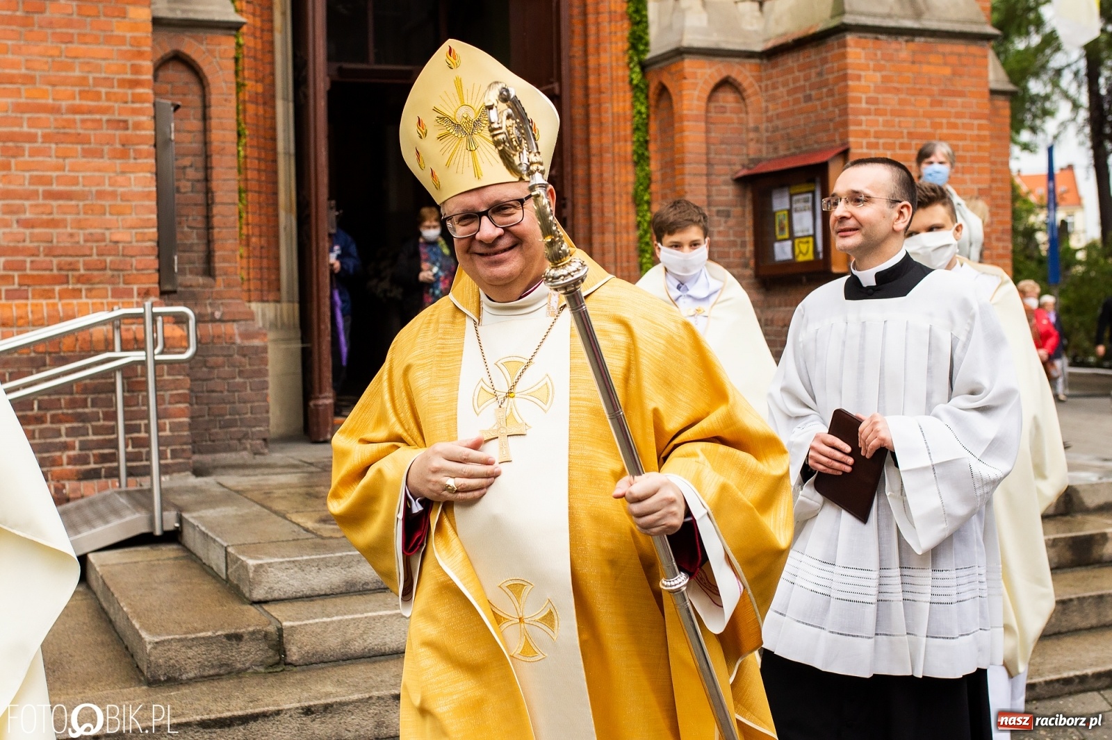 Zdjęcie w galerii na portalu naszraciborz.pl: Racibórz ma nowego kapłana. Święcenia ks. Marcina Jaśkowskiego na Ostrogu [FOTO] wiadomości z regionu