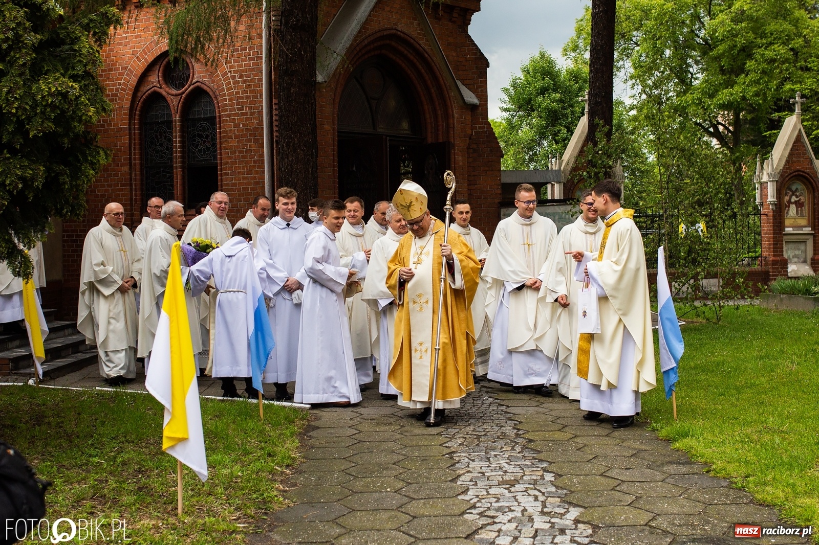 Zdjęcie w galerii na portalu naszraciborz.pl: Racibórz ma nowego kapłana. Święcenia ks. Marcina Jaśkowskiego na Ostrogu [FOTO] wiadomości z regionu