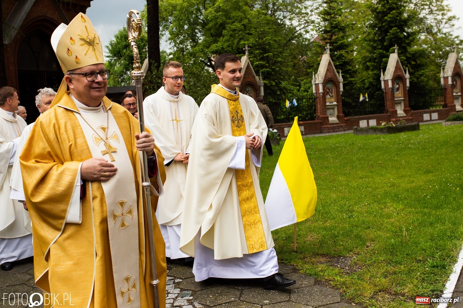 Zdjęcie w galerii na portalu naszraciborz.pl: Racibórz ma nowego kapłana. Święcenia ks. Marcina Jaśkowskiego na Ostrogu [FOTO] wiadomości z regionu