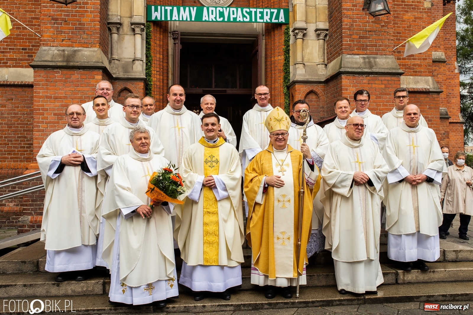 Zdjęcie w galerii na portalu naszraciborz.pl: Racibórz ma nowego kapłana. Święcenia ks. Marcina Jaśkowskiego na Ostrogu [FOTO] wiadomości z regionu