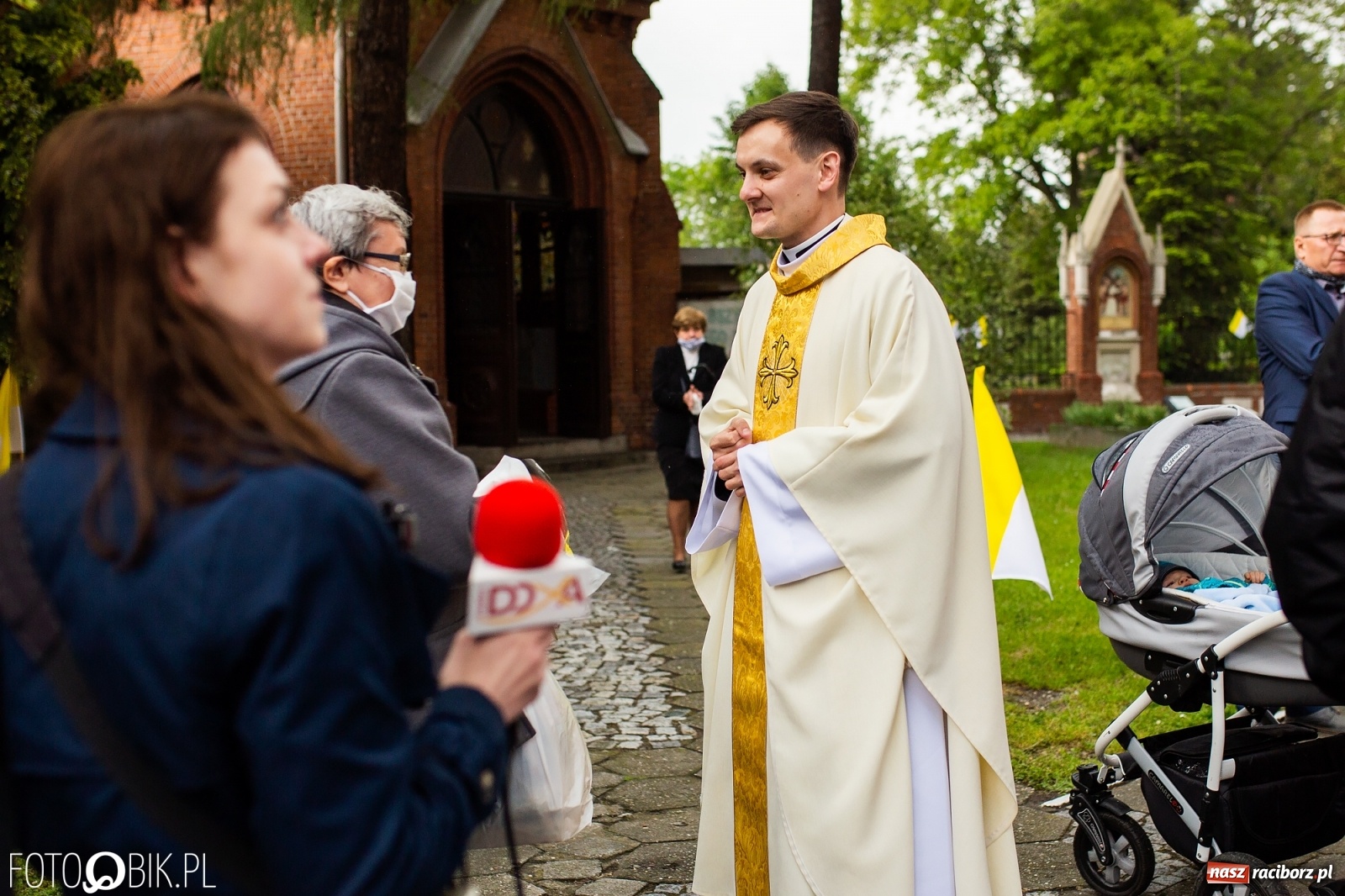 Zdjęcie w galerii na portalu naszraciborz.pl: Racibórz ma nowego kapłana. Święcenia ks. Marcina Jaśkowskiego na Ostrogu [FOTO] wiadomości z regionu