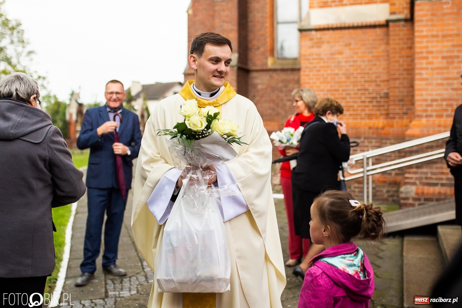 Zdjęcie w galerii na portalu naszraciborz.pl: Racibórz ma nowego kapłana. Święcenia ks. Marcina Jaśkowskiego na Ostrogu [FOTO] wiadomości z regionu